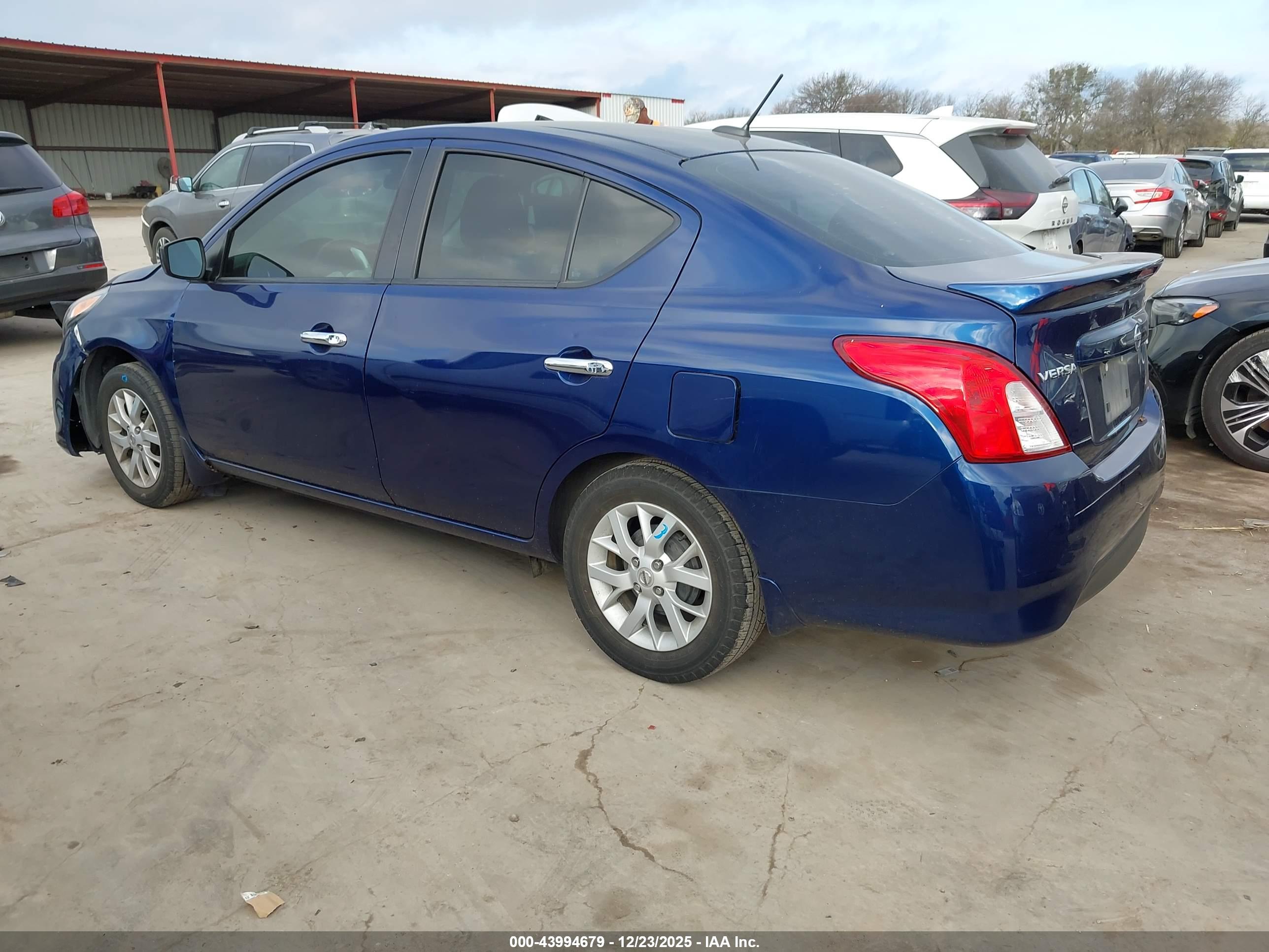 NISSAN VERSA image 3