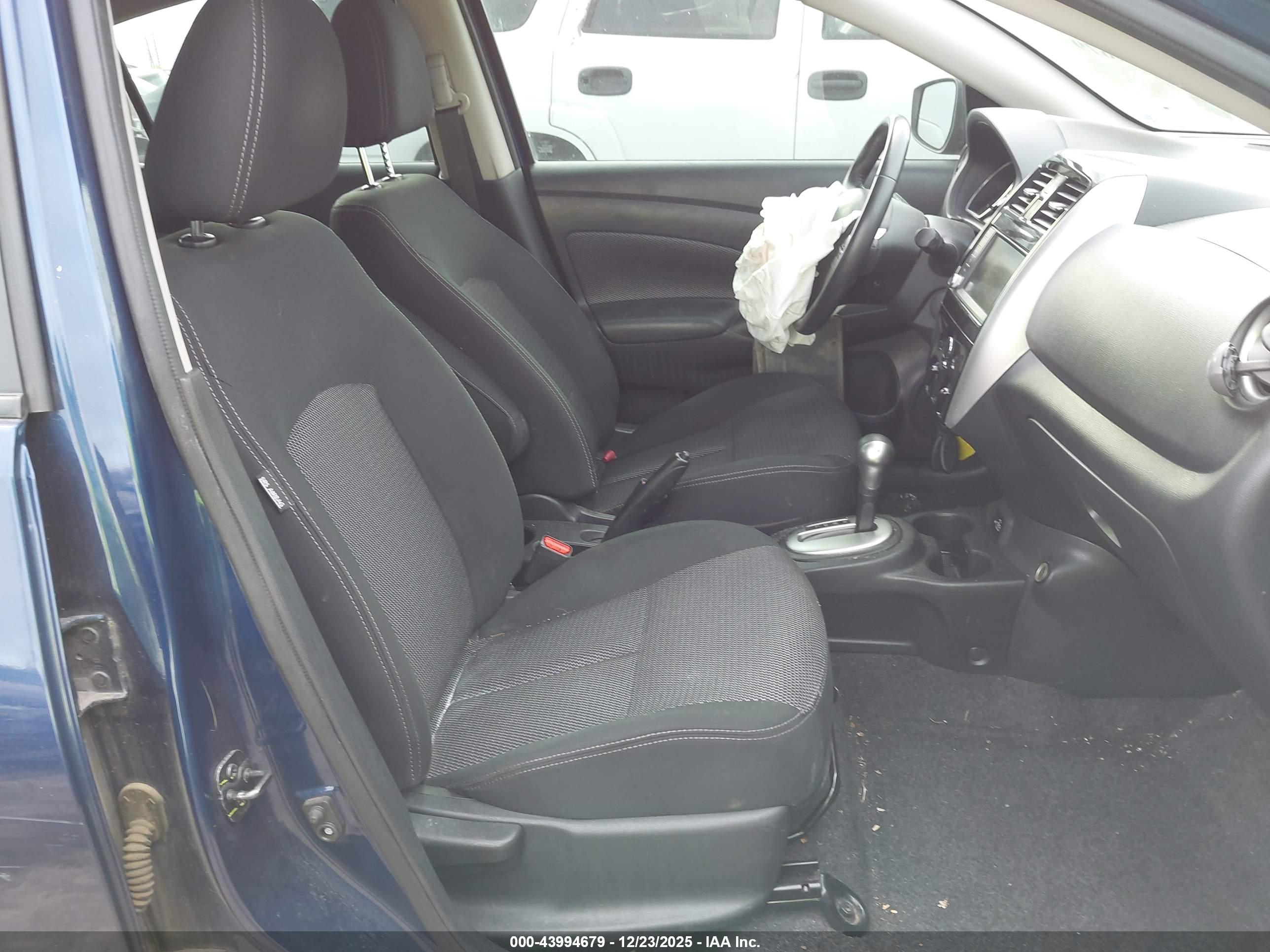 NISSAN VERSA image 5