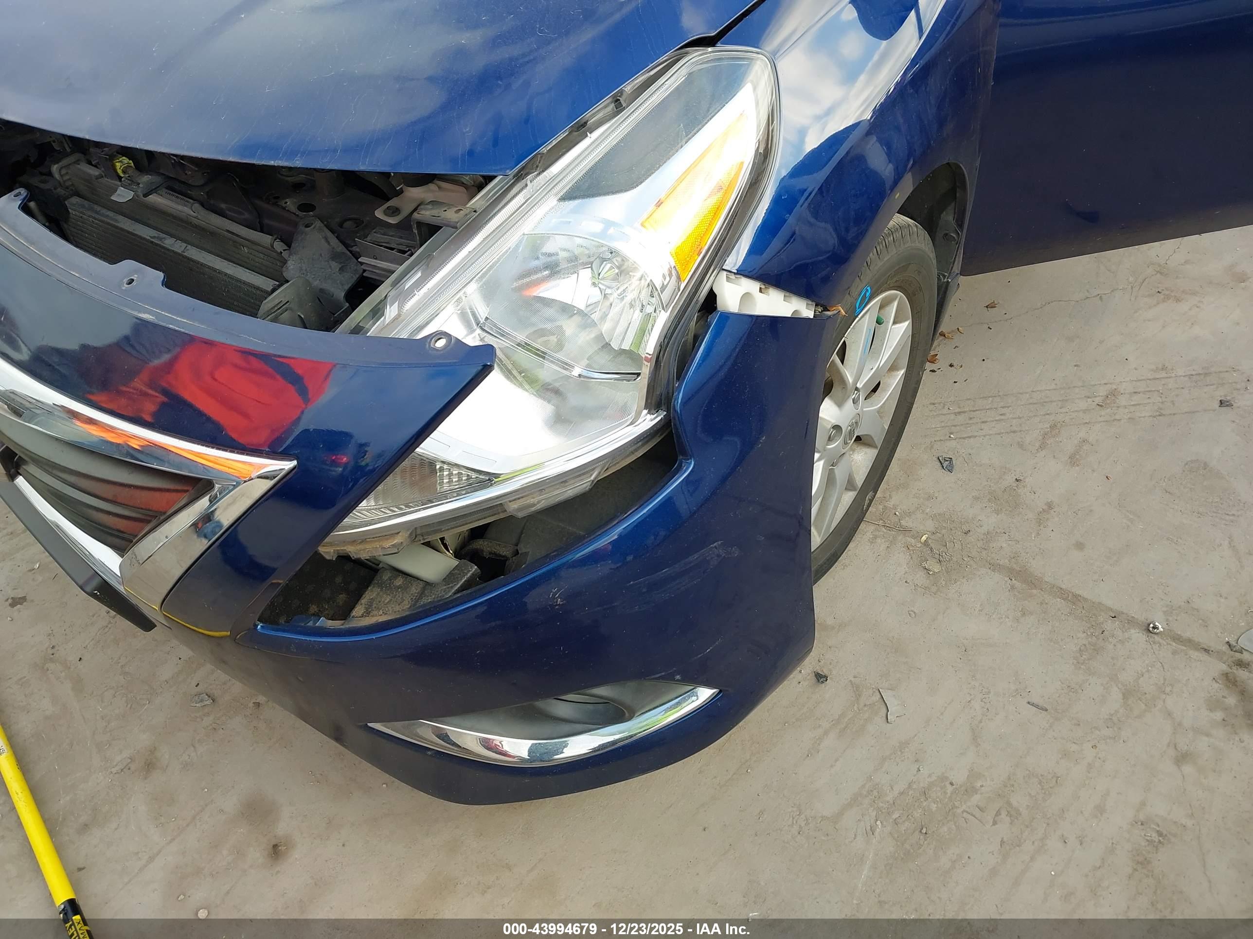 NISSAN VERSA image 6