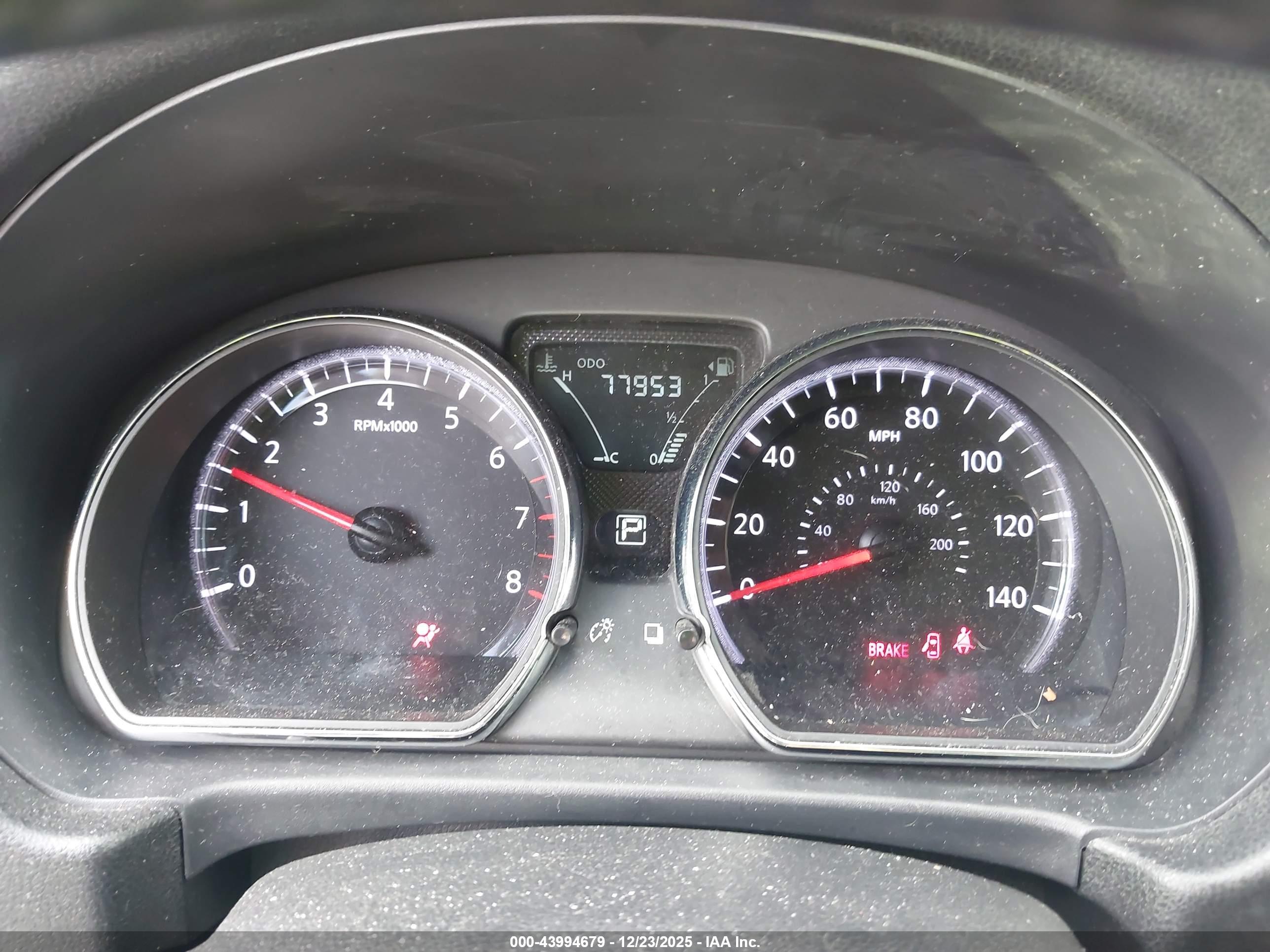 NISSAN VERSA image 7