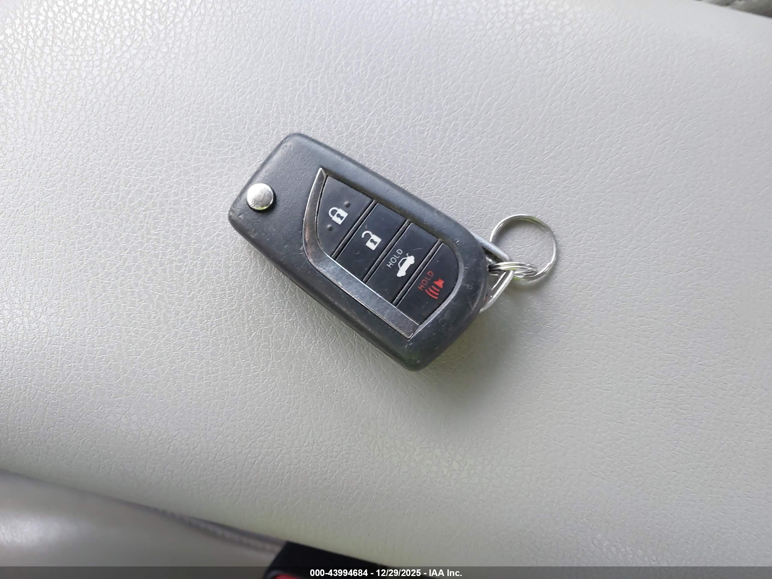 TOYOTA CAMRY image 11
