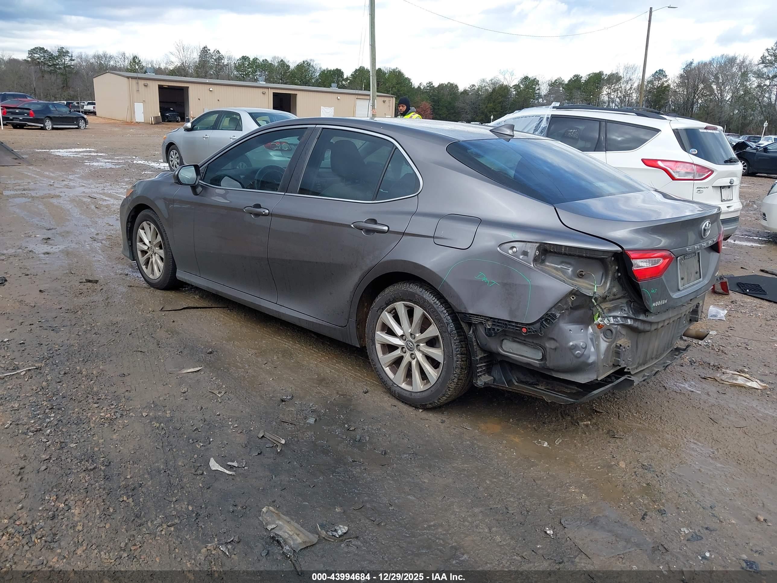 TOYOTA CAMRY image 3