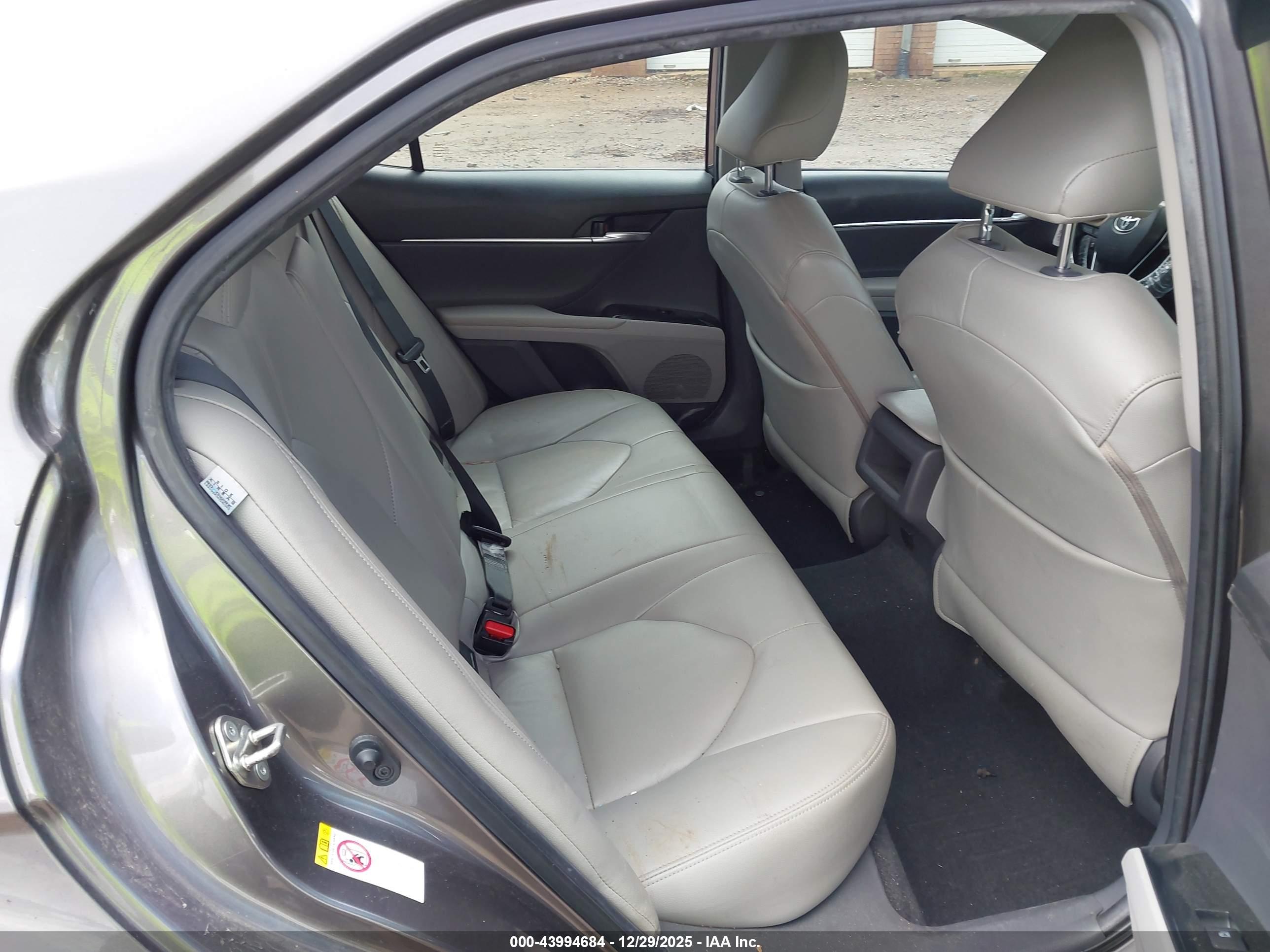 TOYOTA CAMRY image 8