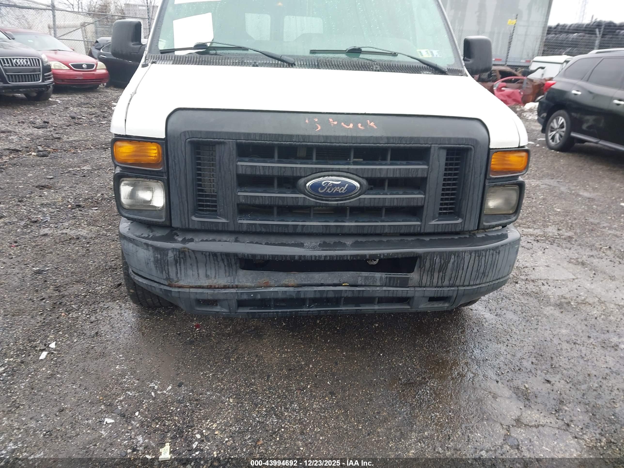 FORD E-250 image 6