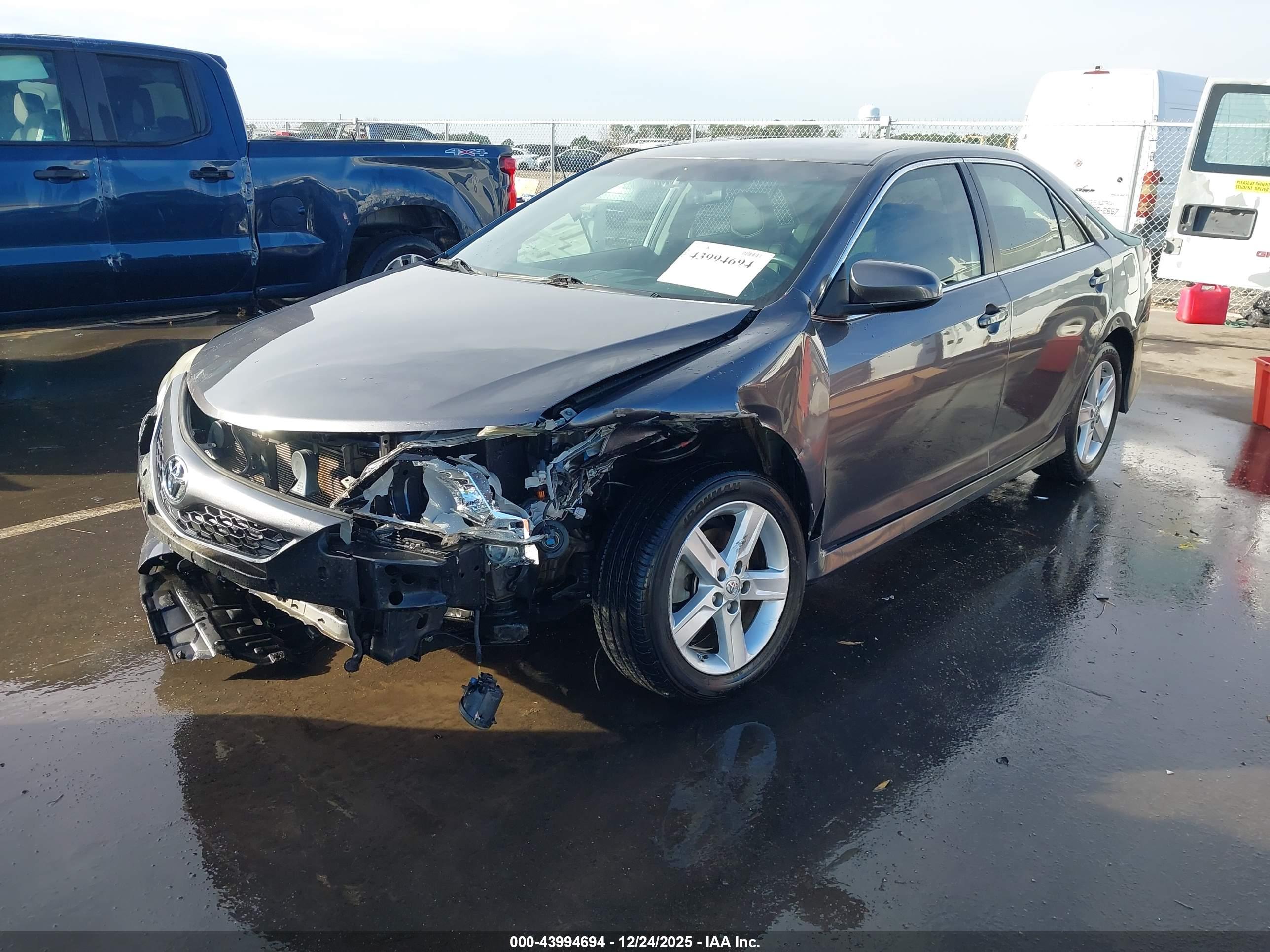 TOYOTA CAMRY image 2