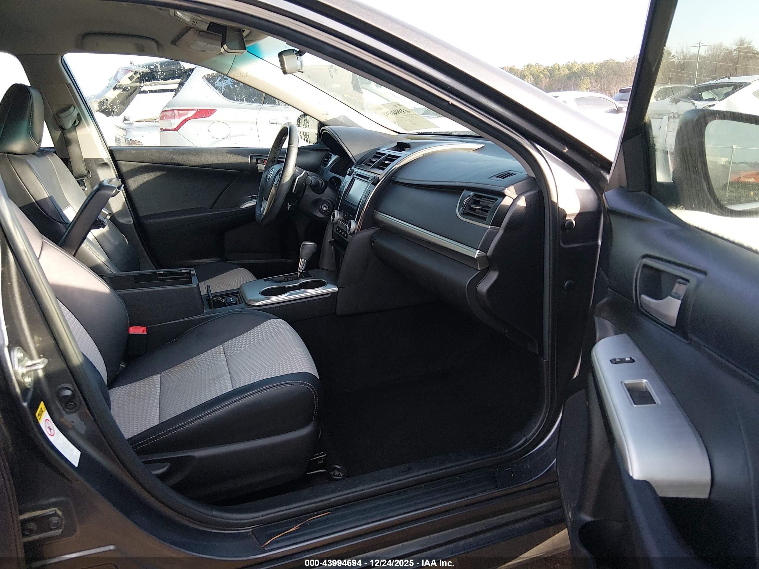 TOYOTA CAMRY image 5