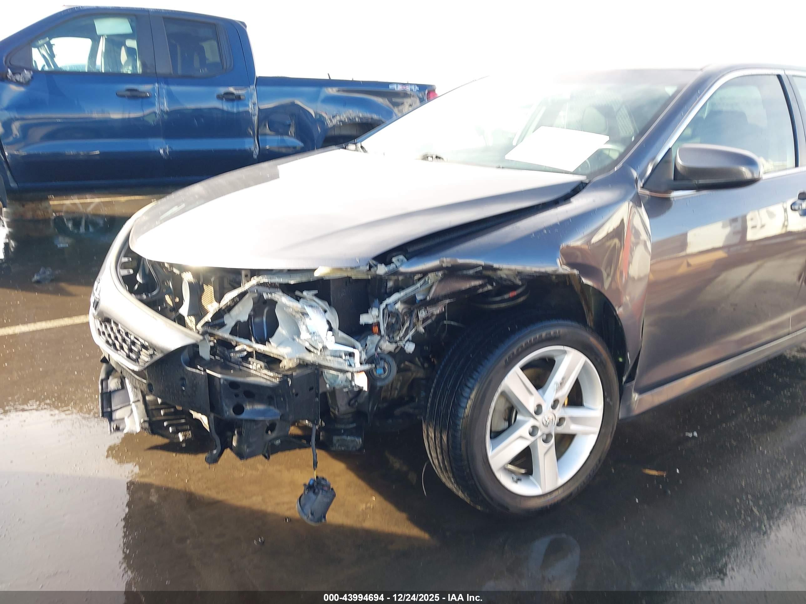 TOYOTA CAMRY image 6