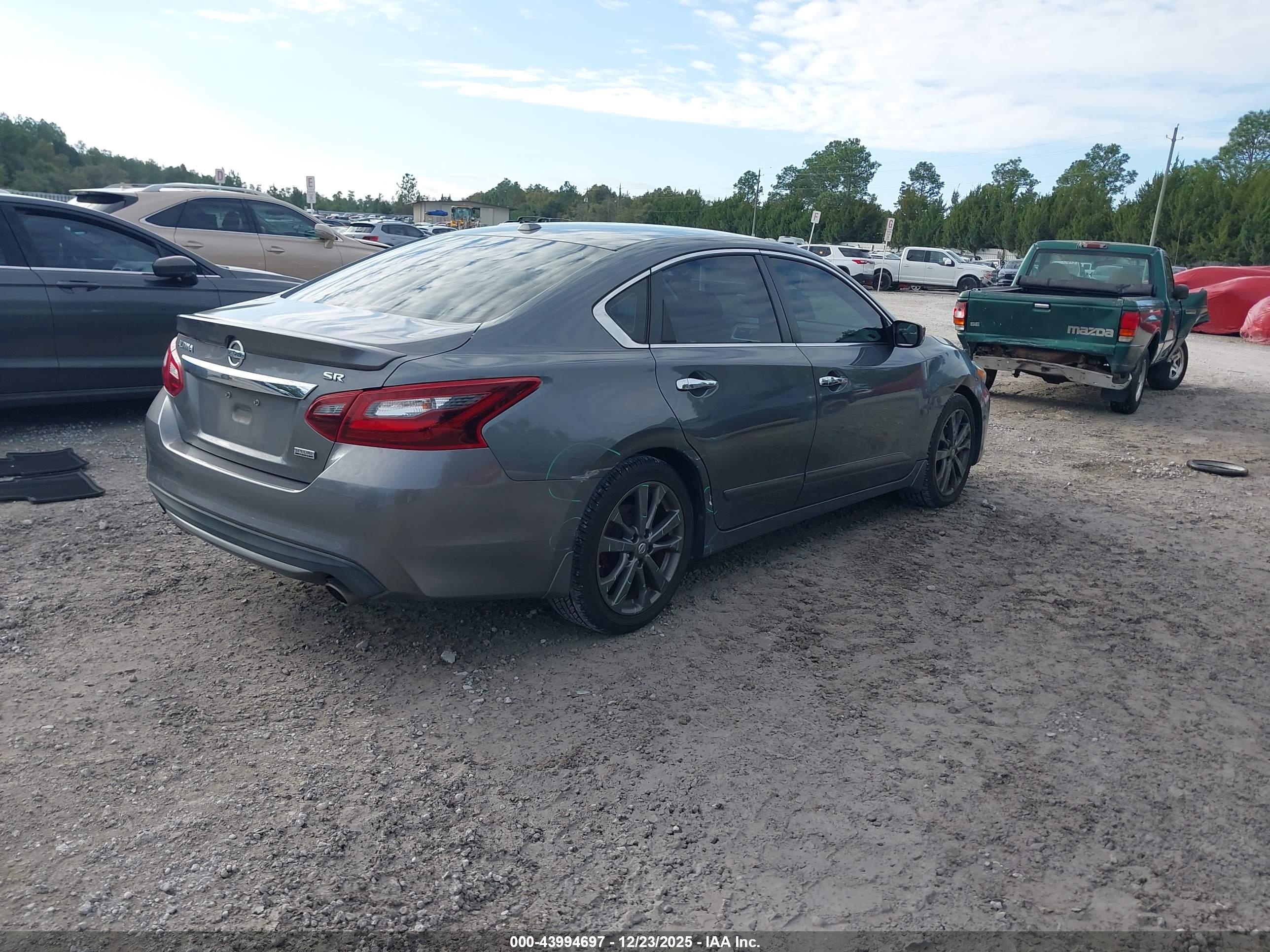 NISSAN ALTIMA image 4