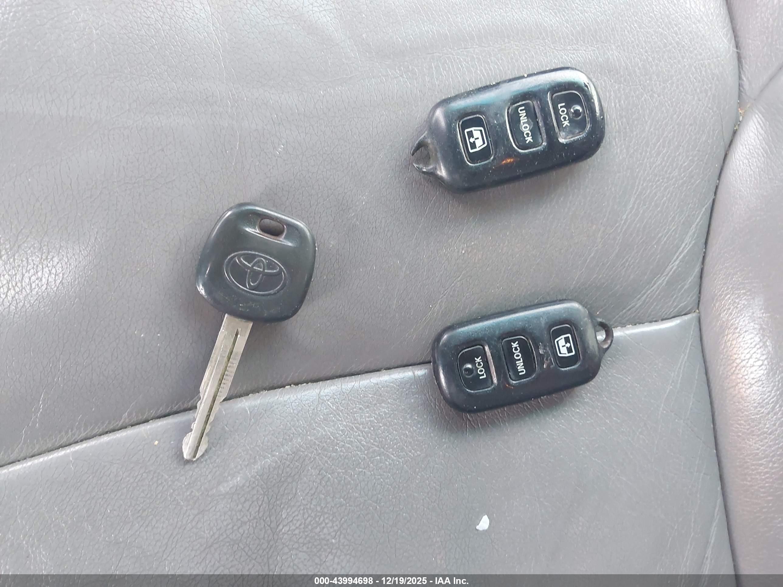 TOYOTA 4RUNNER image 11