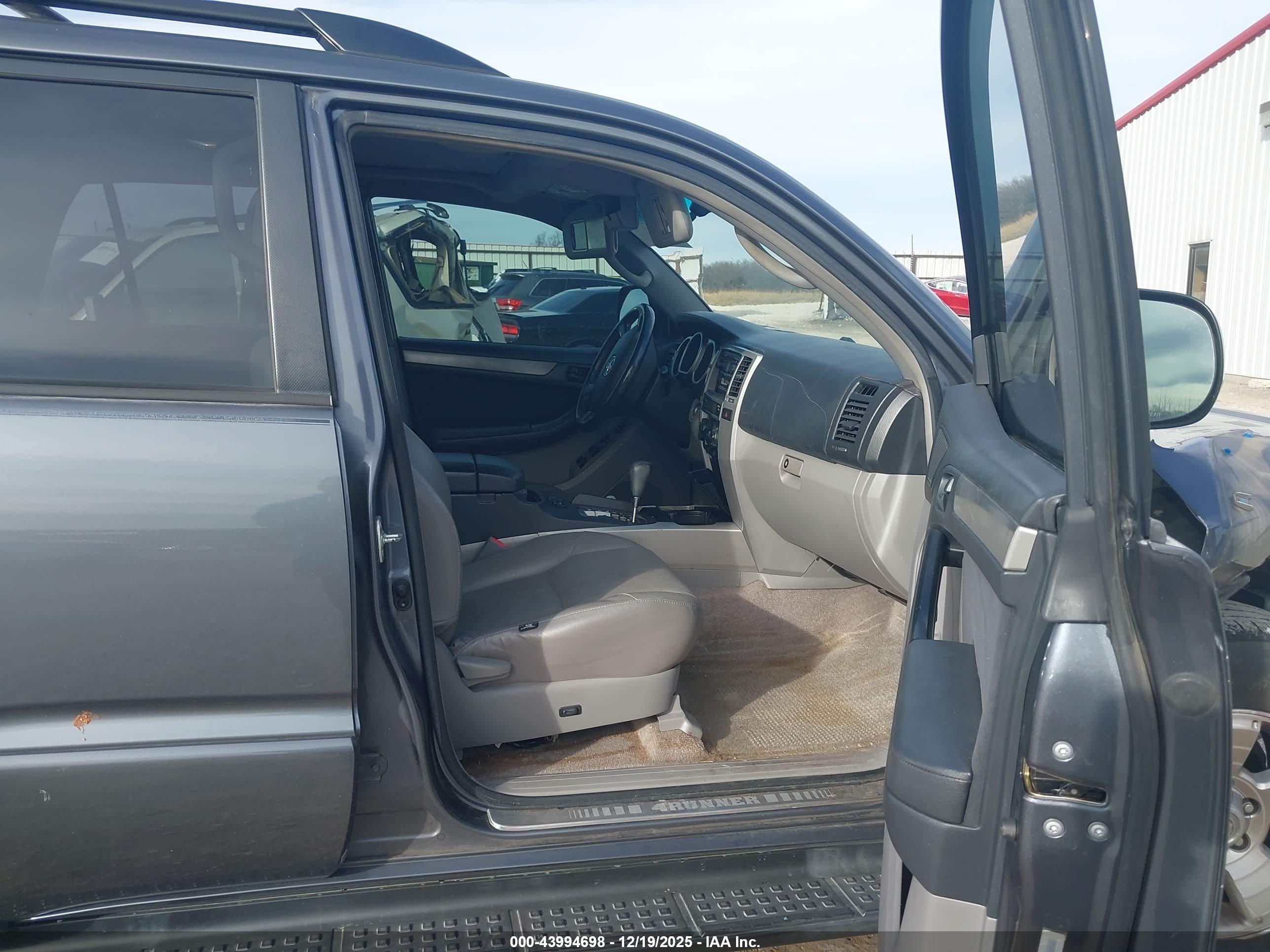 TOYOTA 4RUNNER image 5