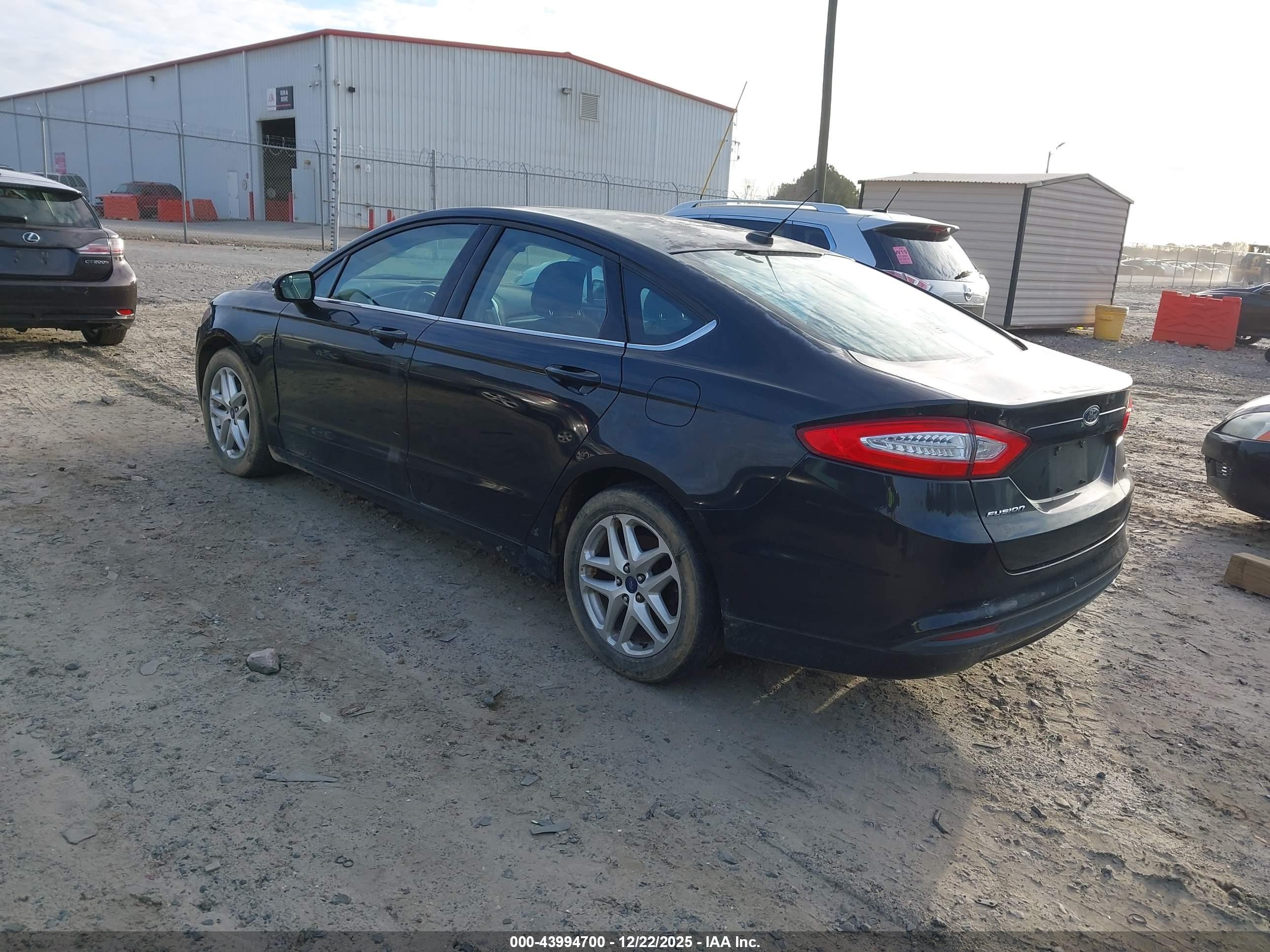 FORD FUSION image 3