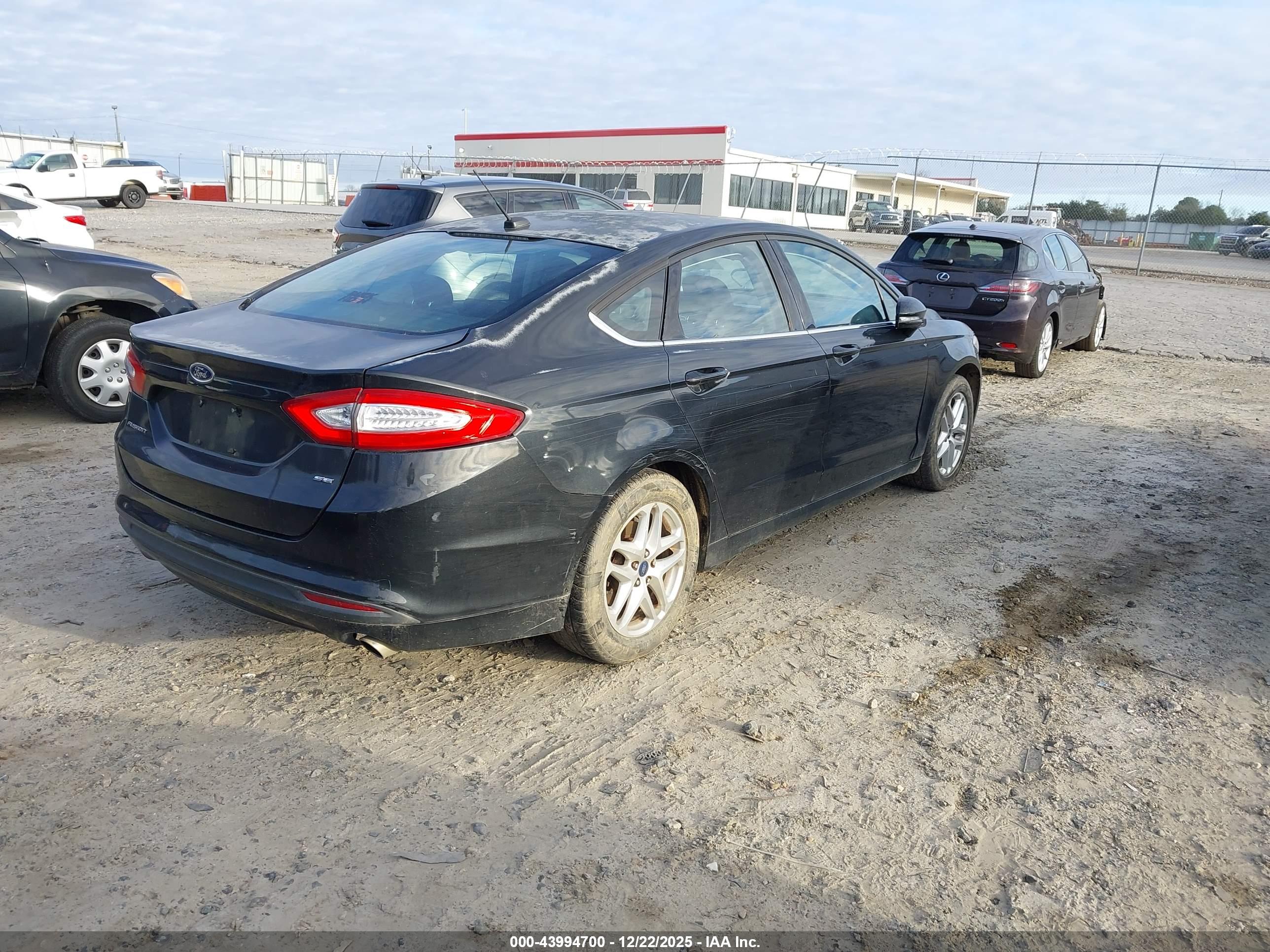 FORD FUSION image 4