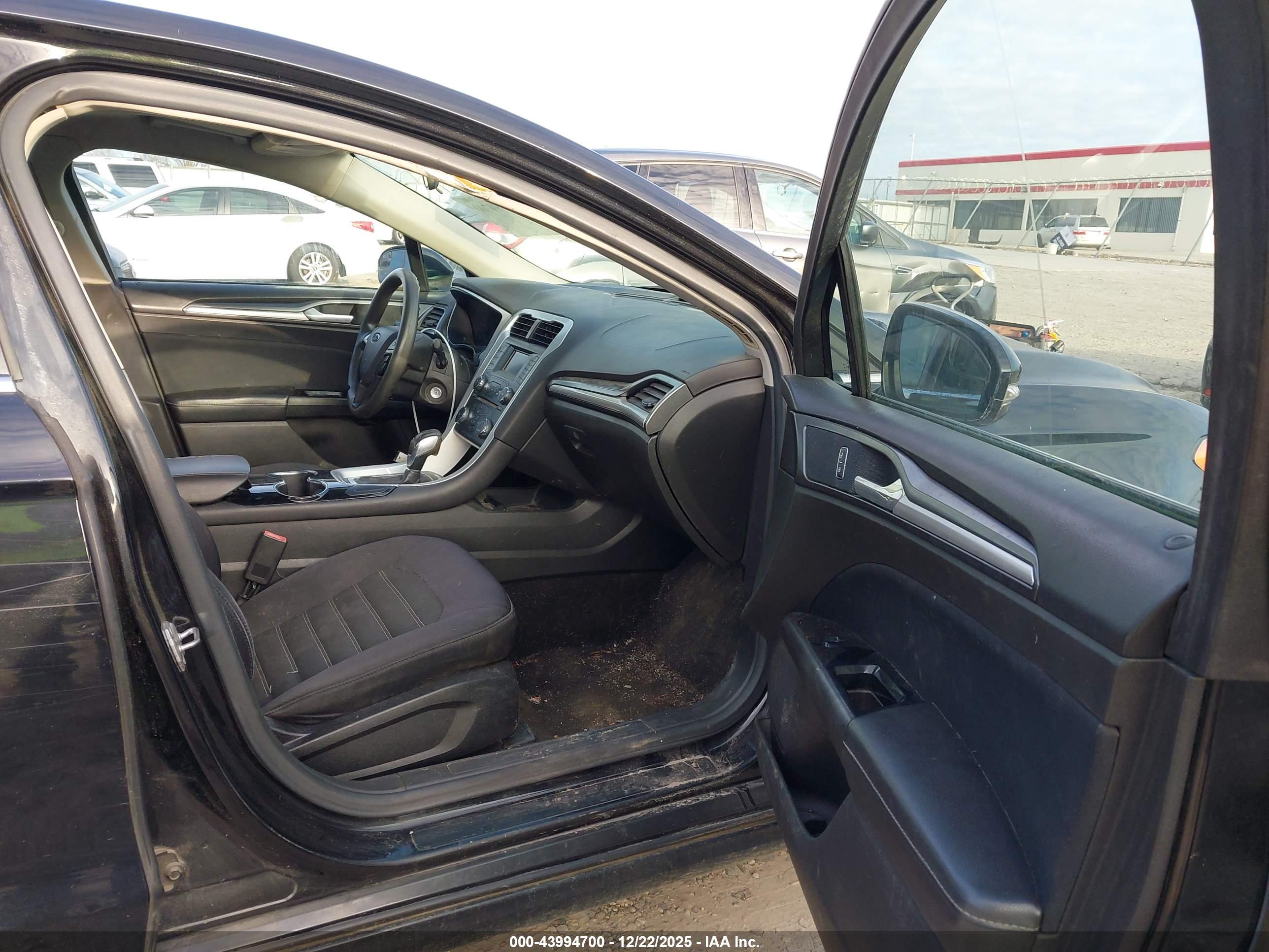 FORD FUSION image 5