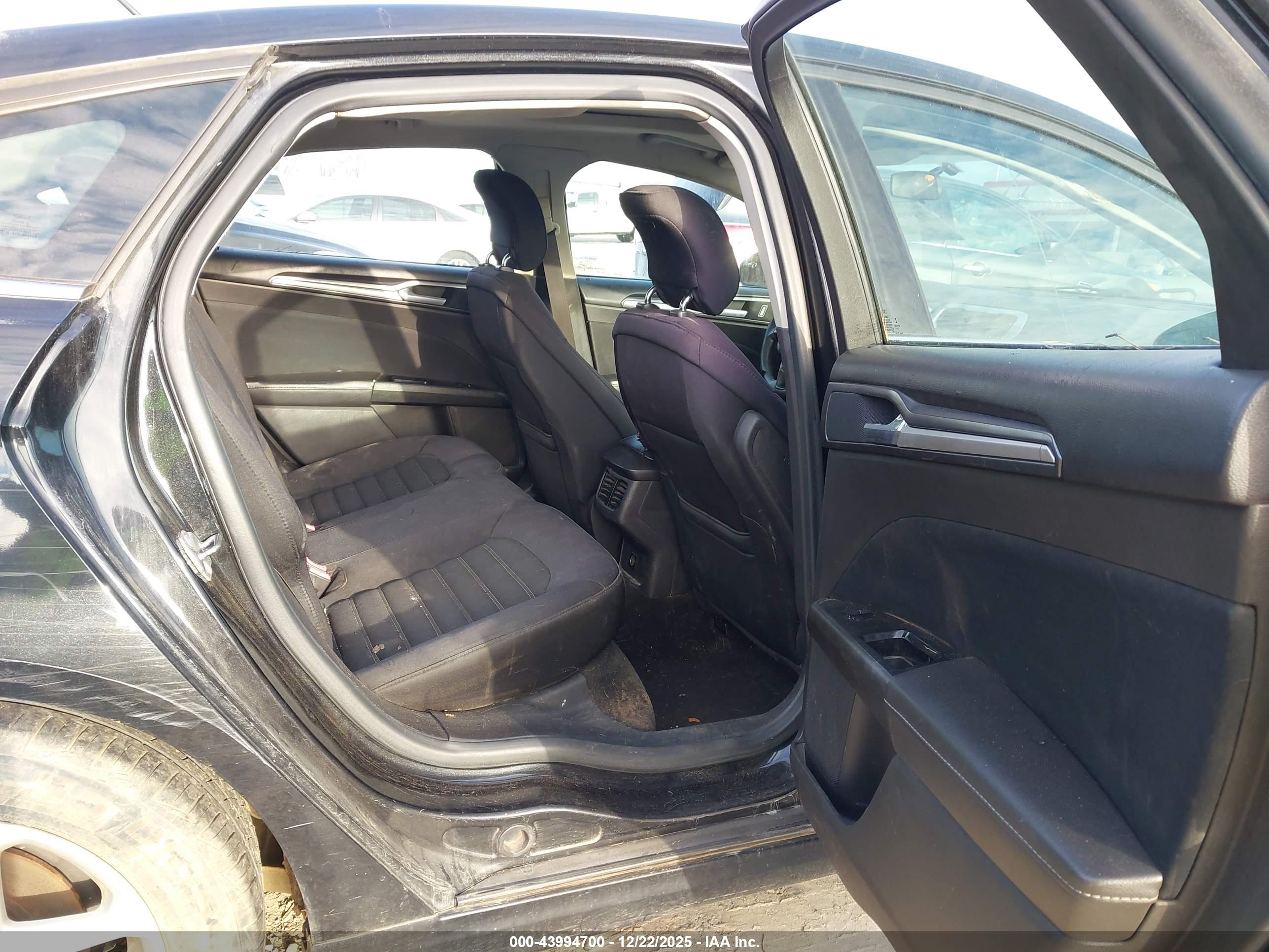 FORD FUSION image 8