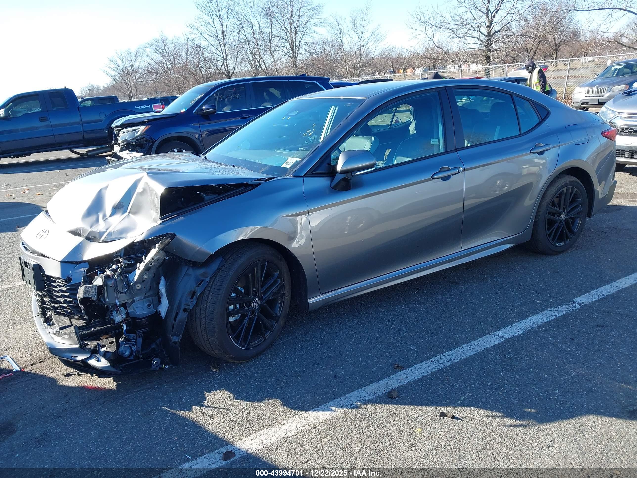 TOYOTA CAMRY image 2