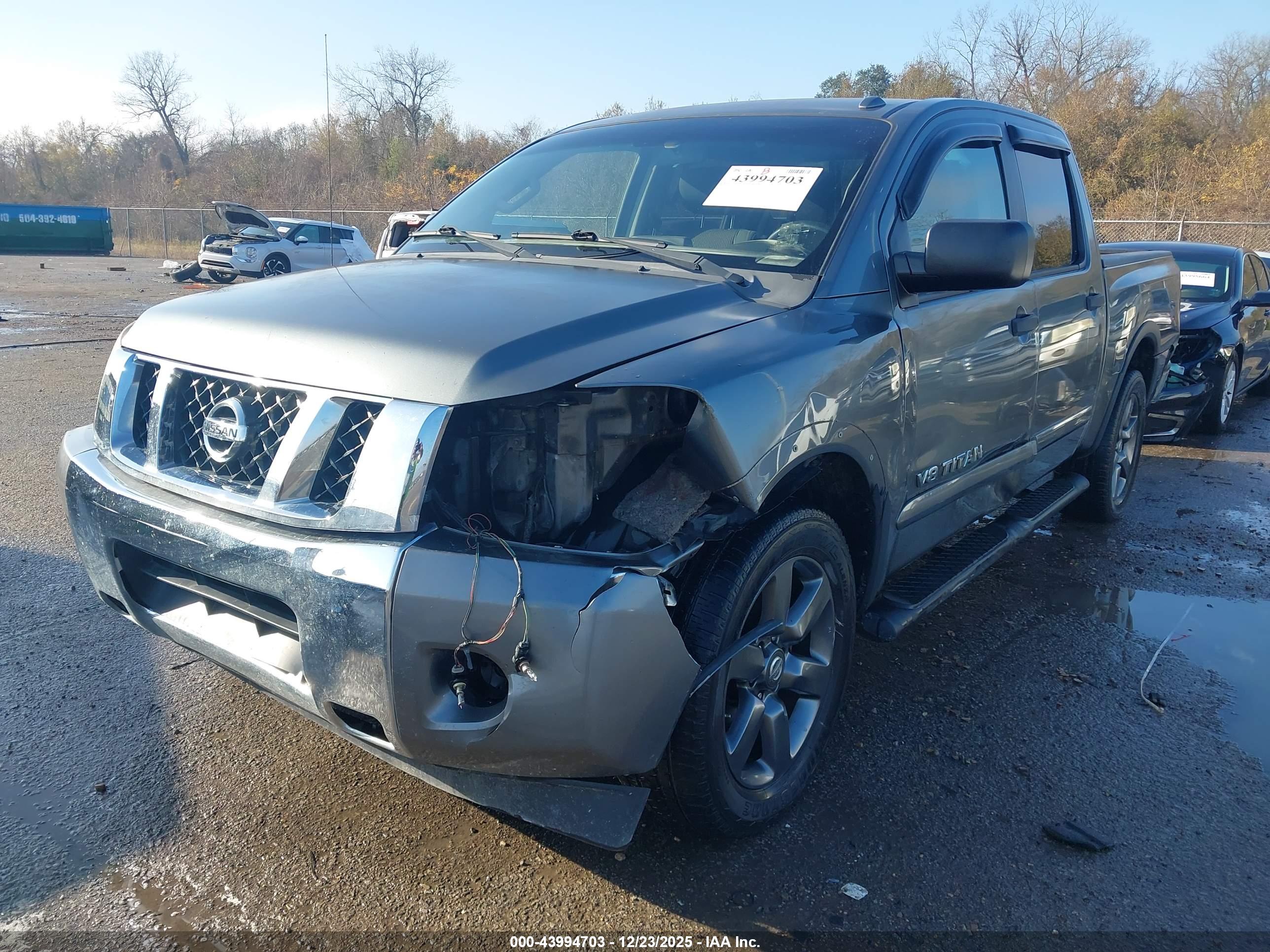 NISSAN TITAN image 2