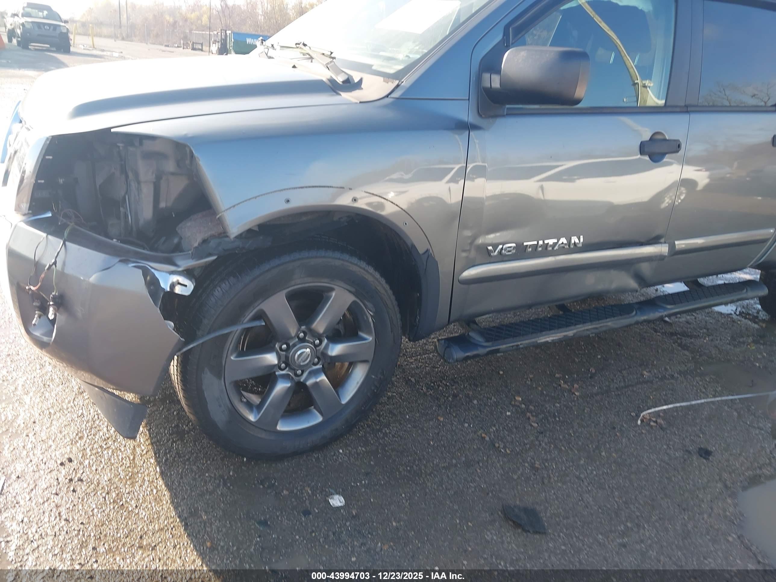 NISSAN TITAN image 6