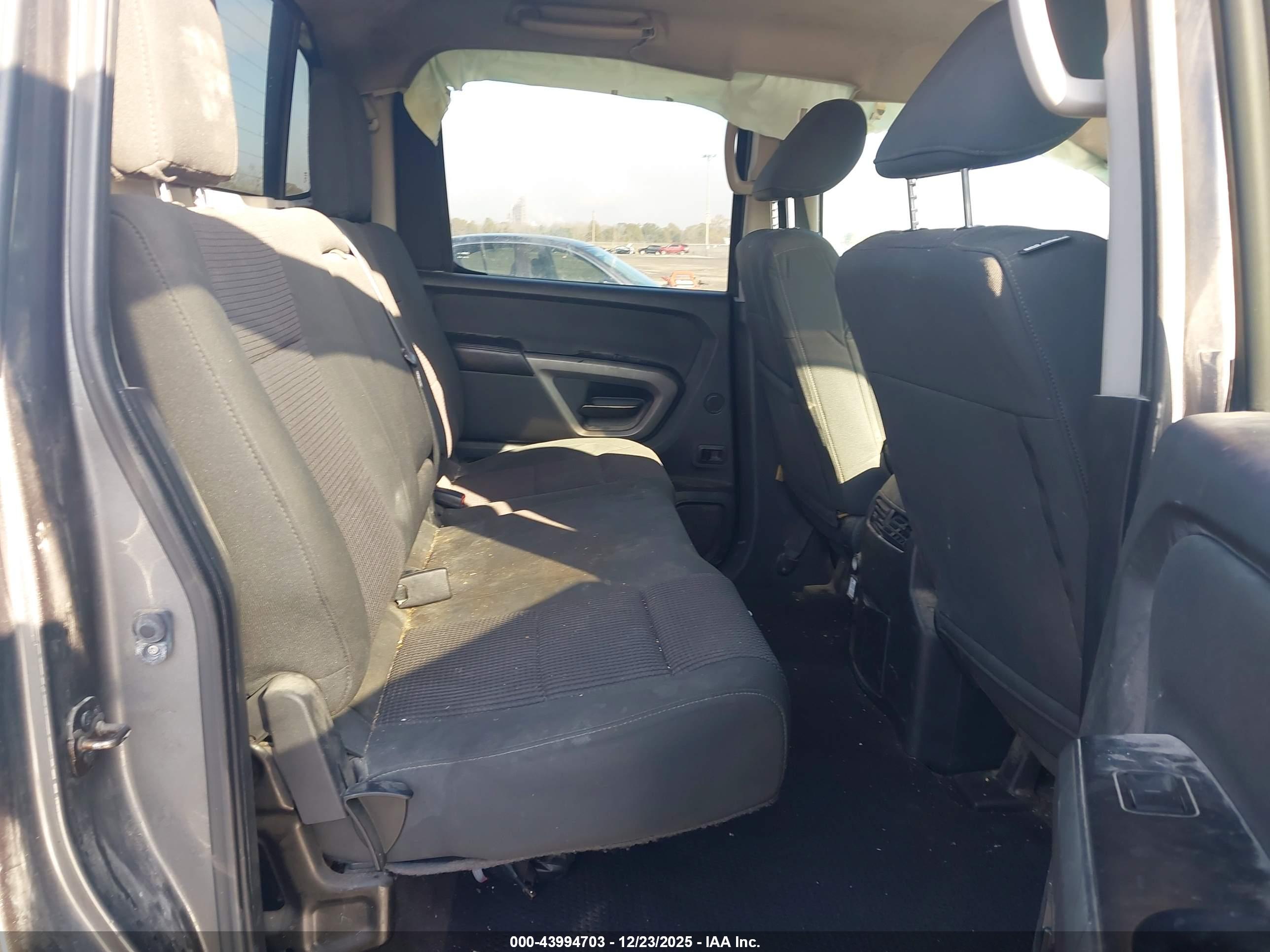 NISSAN TITAN image 8