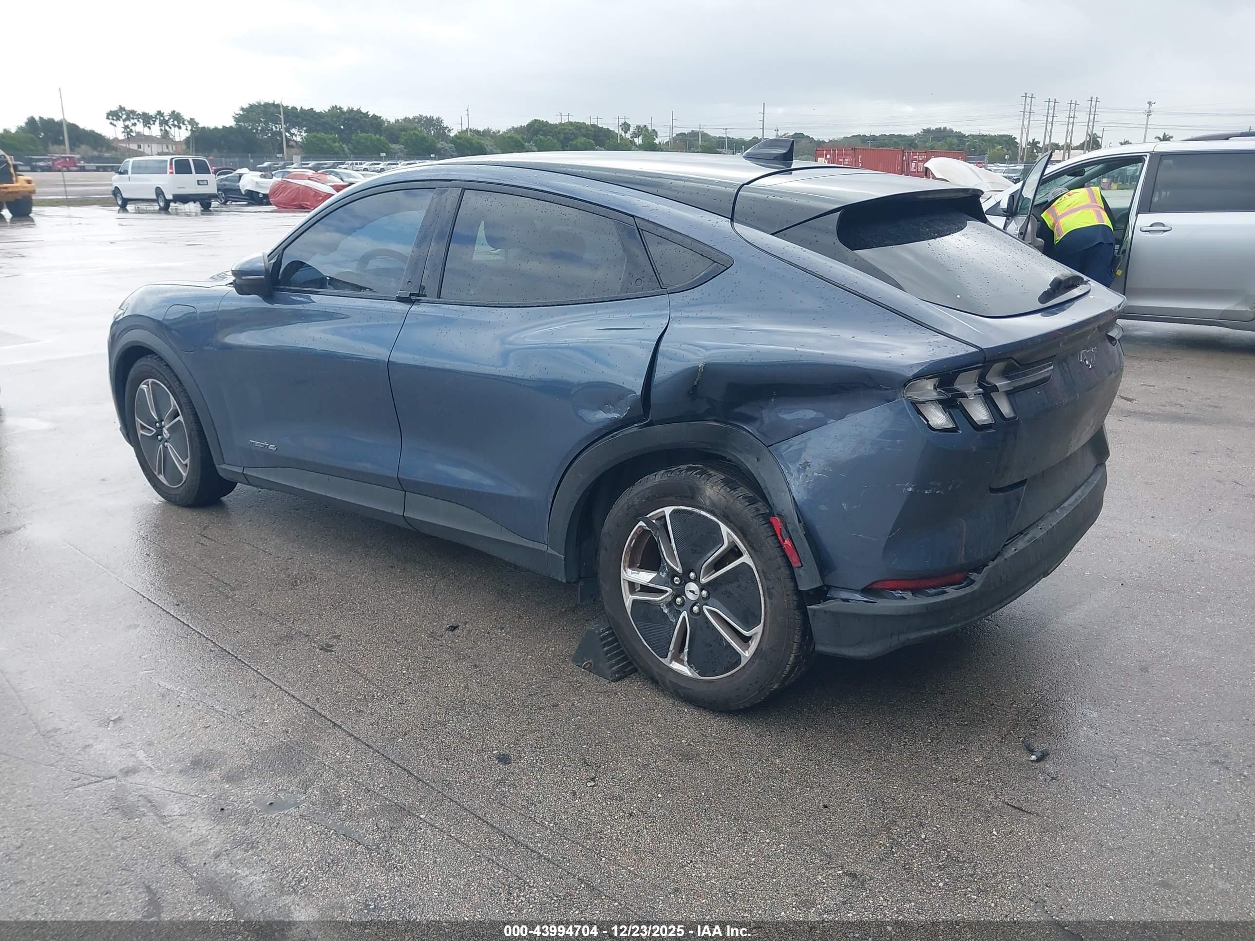 FORD MUSTANG image 3