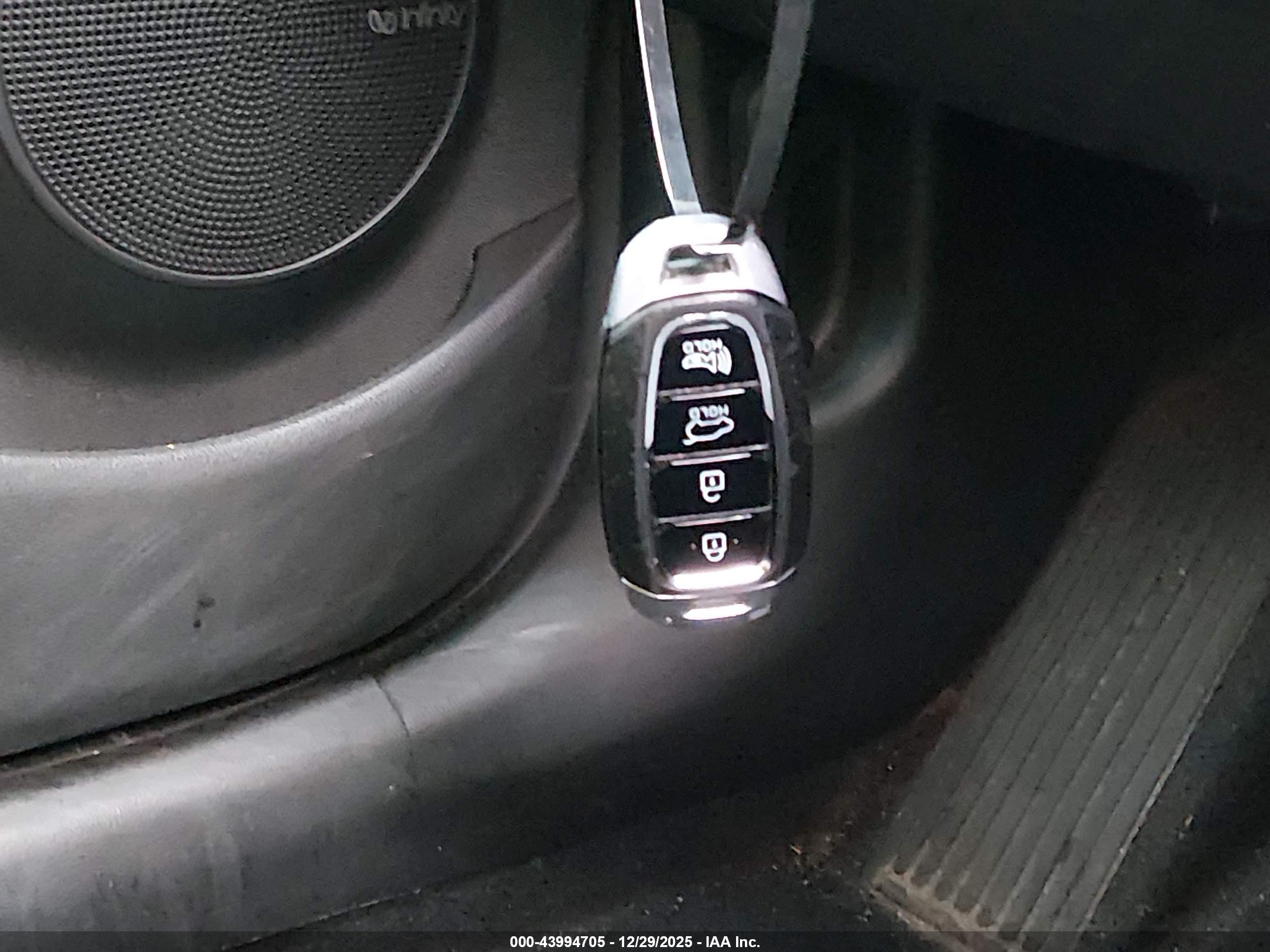 HYUNDAI KONA image 11