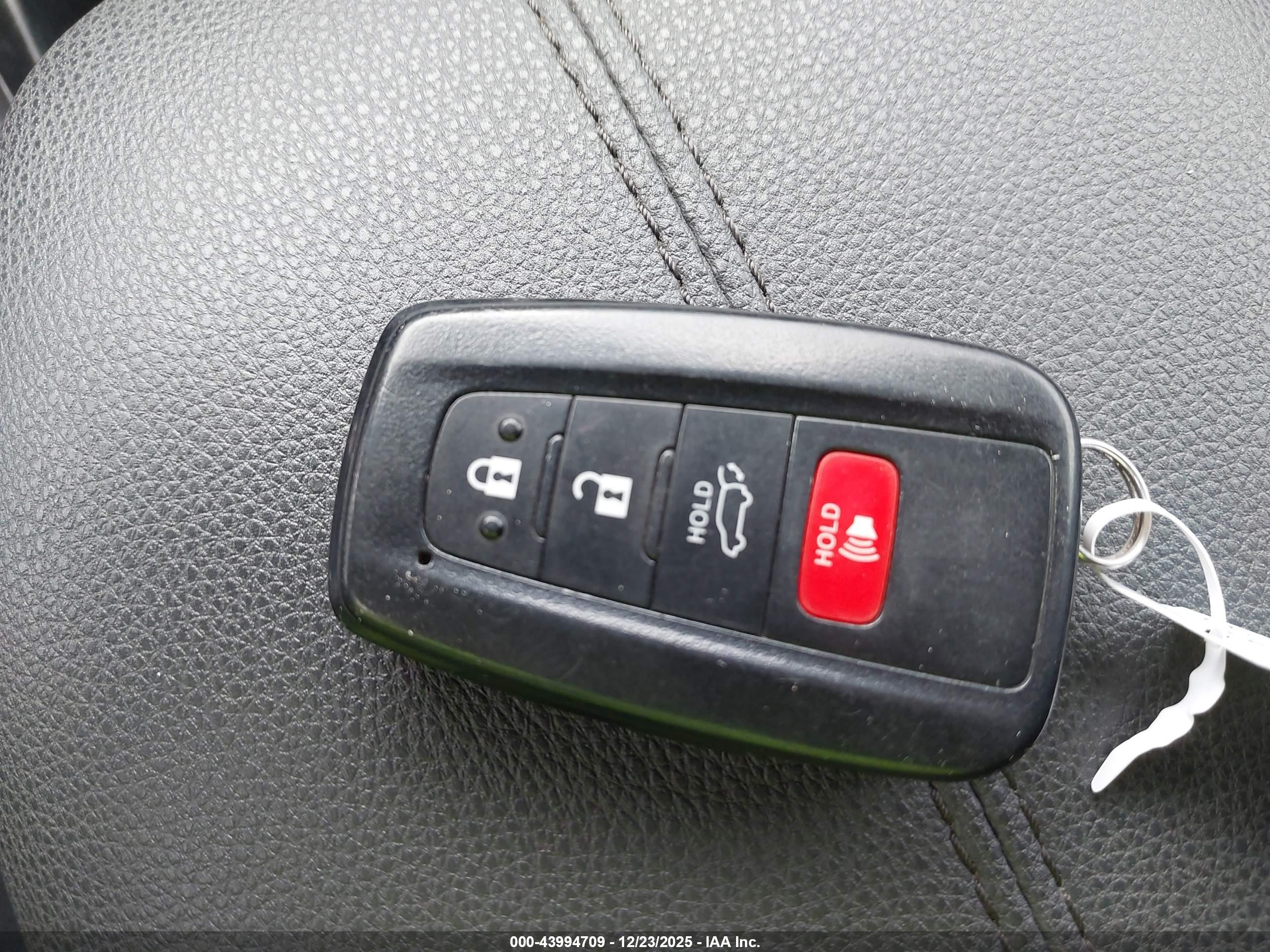 TOYOTA RAV4 image 11