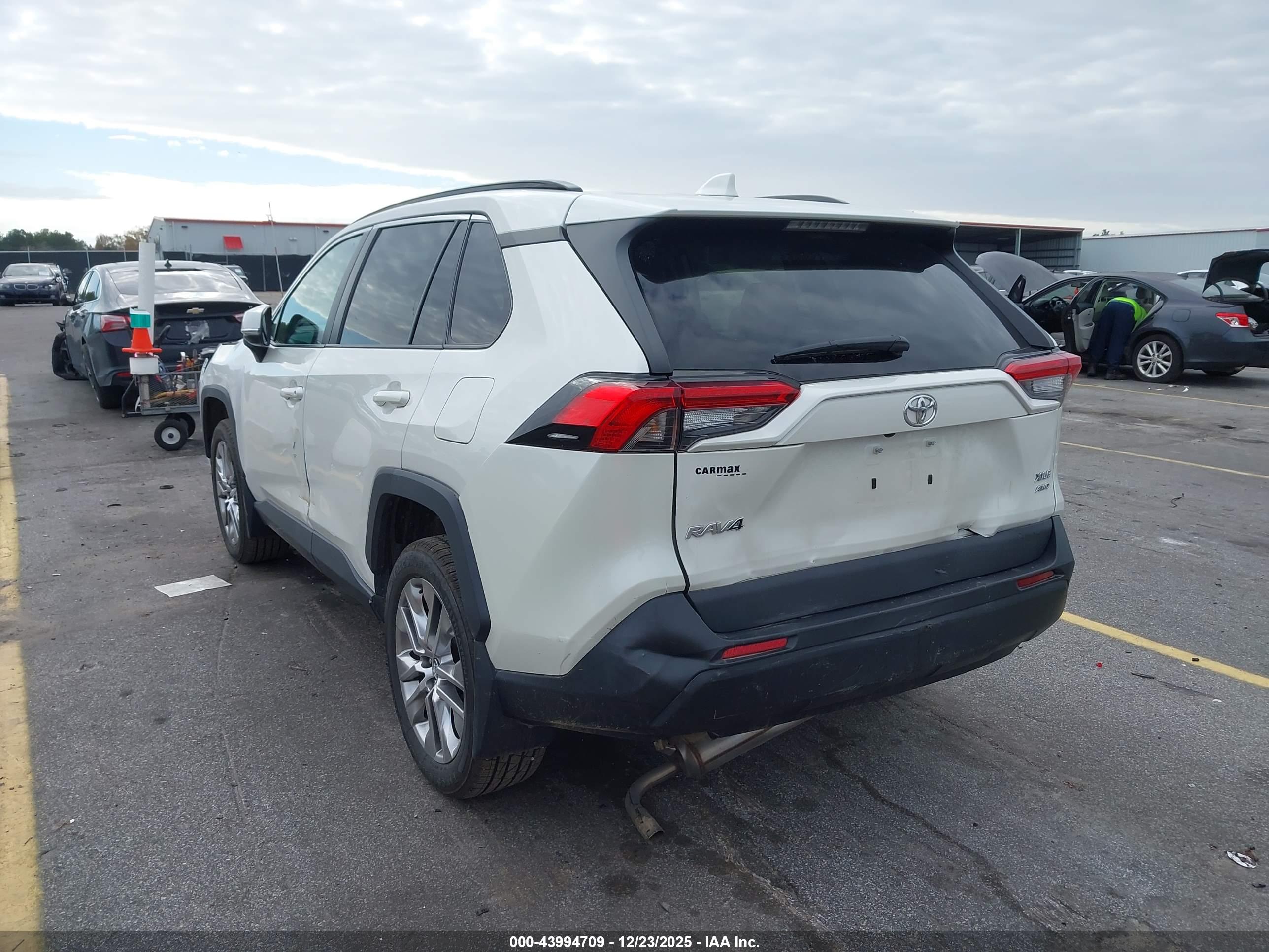 TOYOTA RAV4 image 3