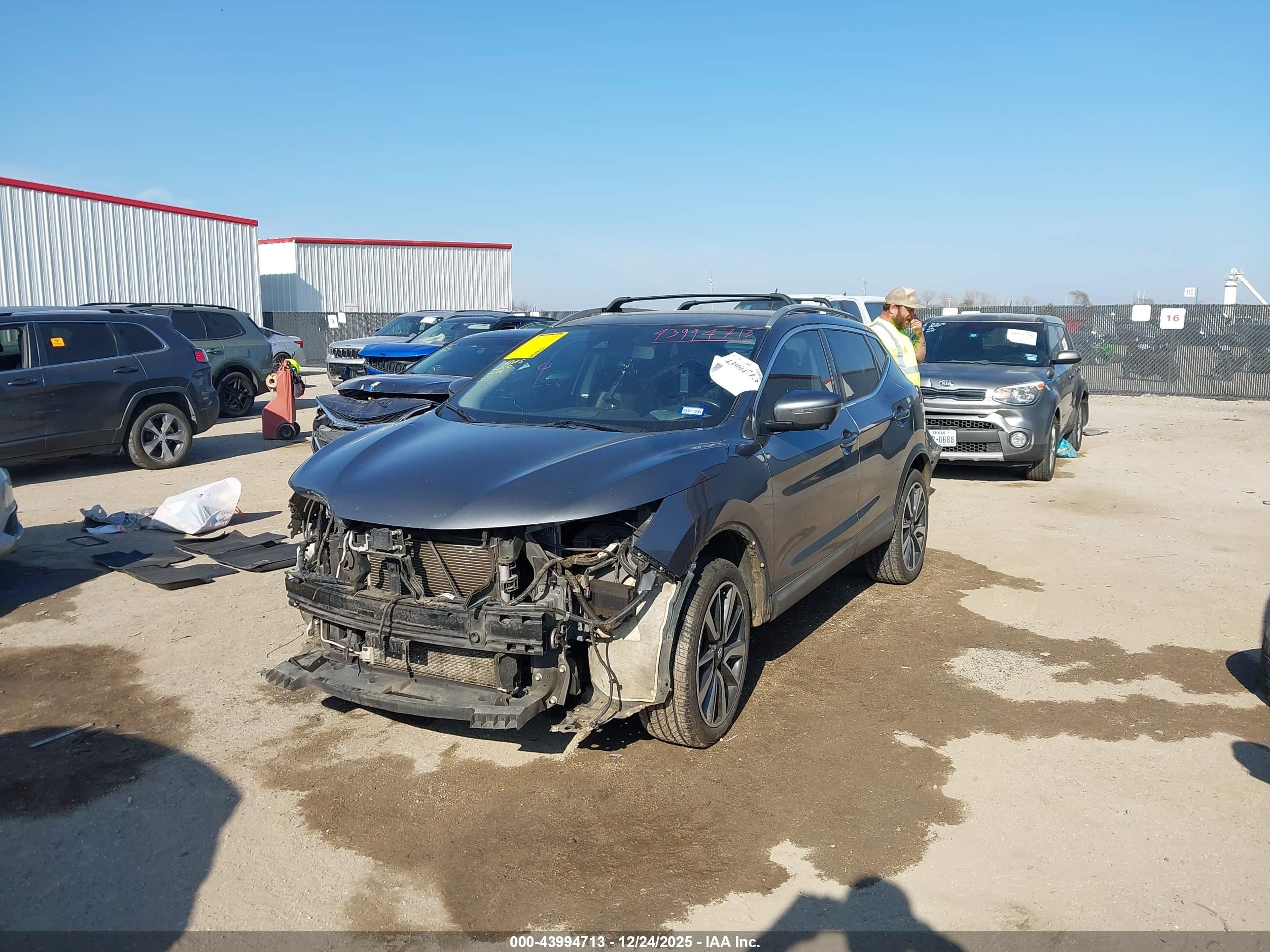 NISSAN ROGUE image 2