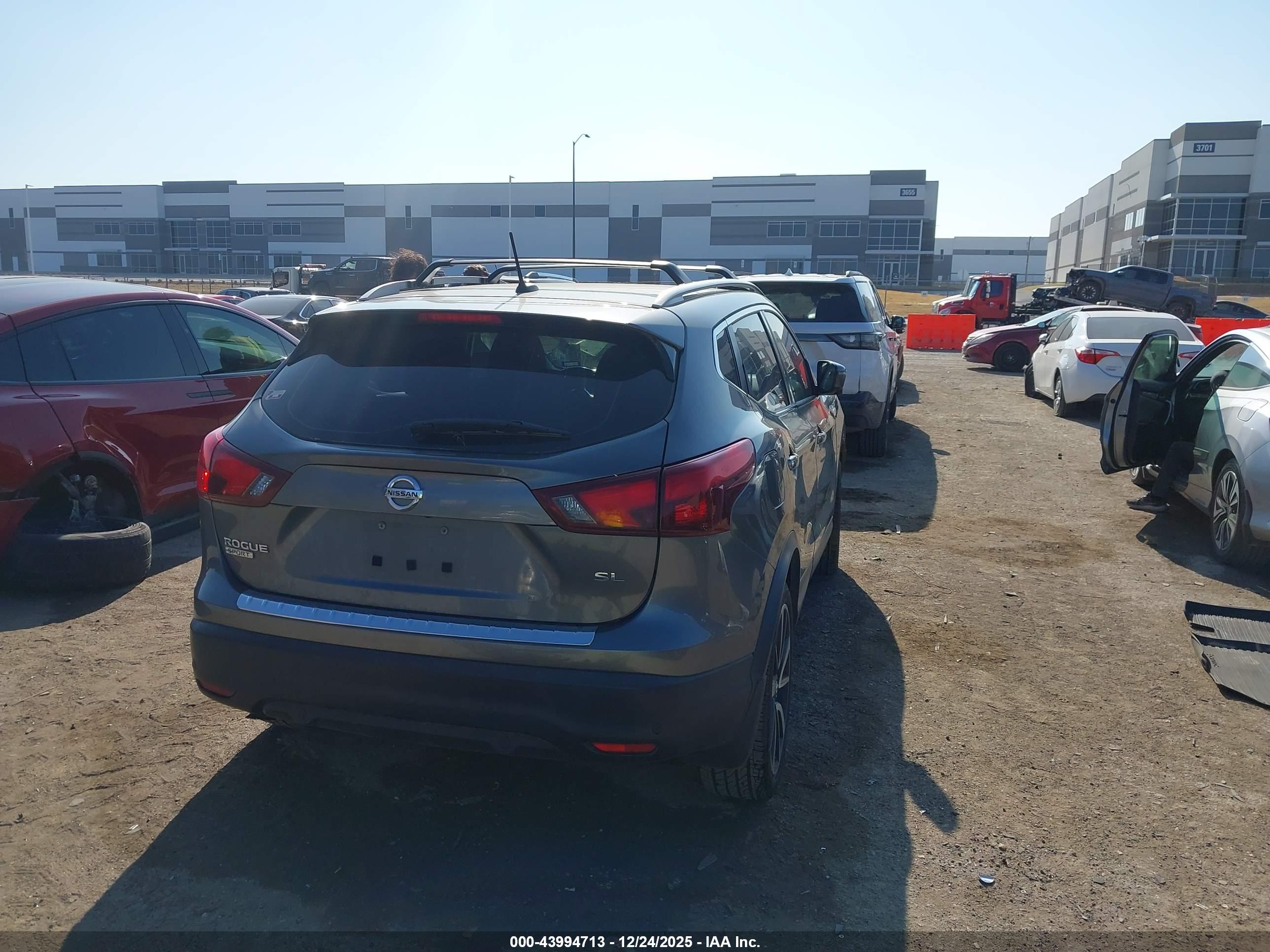 NISSAN ROGUE image 4