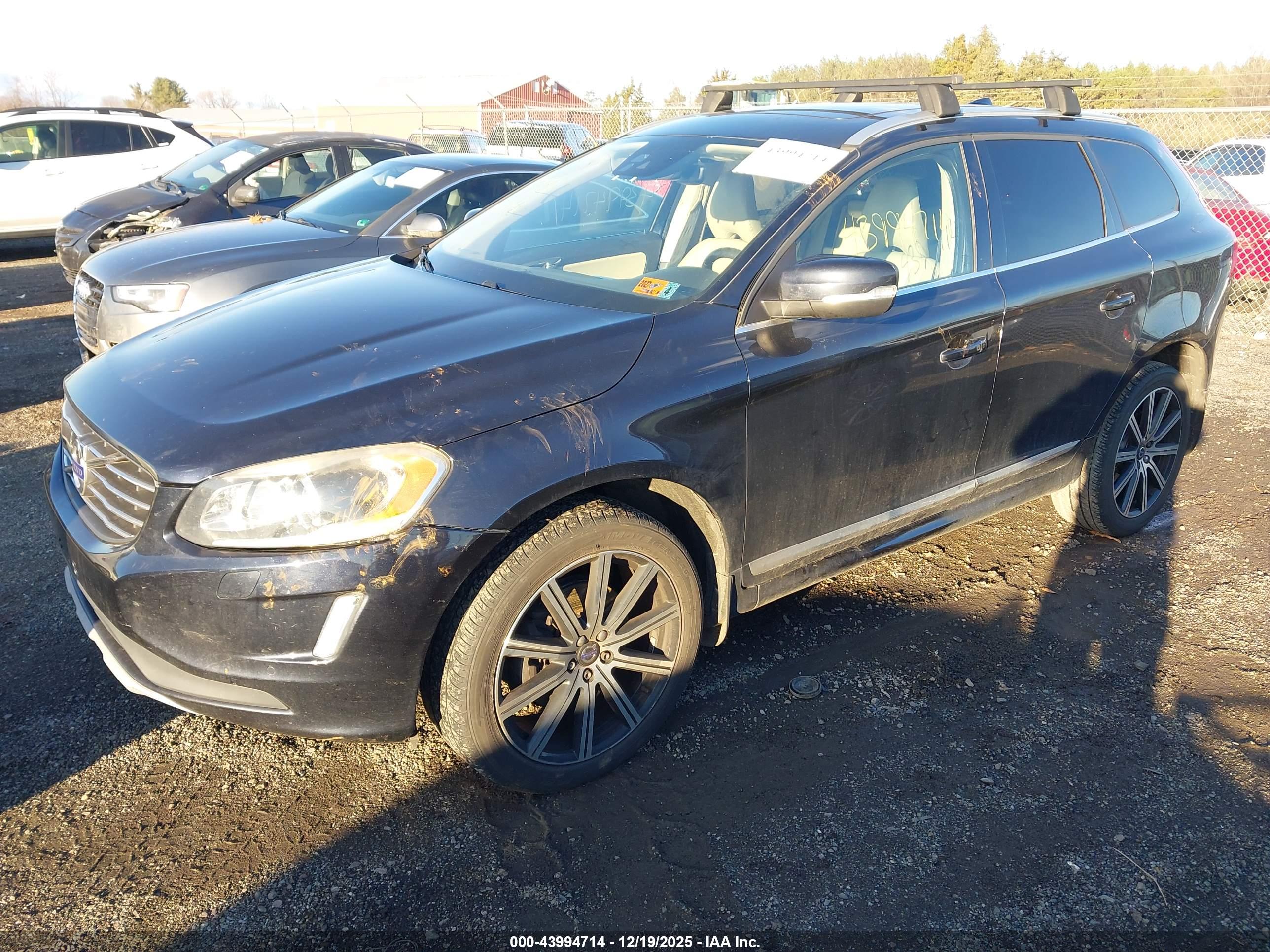 VOLVO XC60 image 2