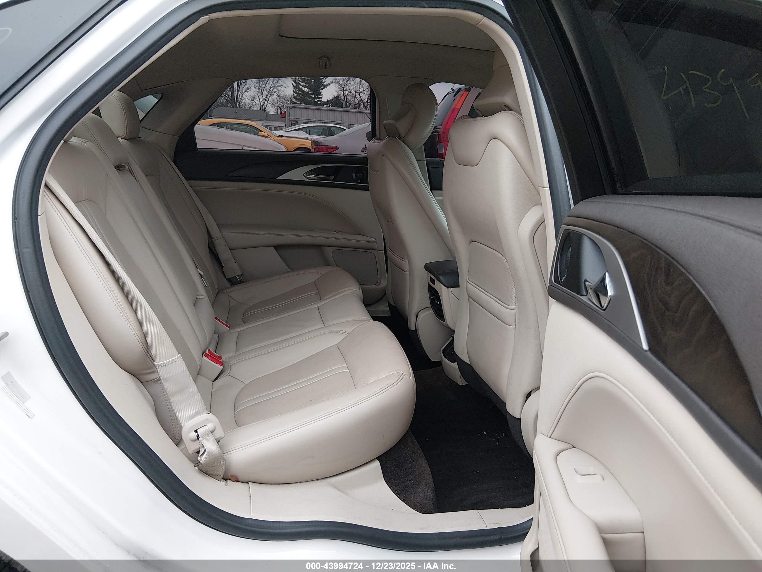 LINCOLN MKZ image 8