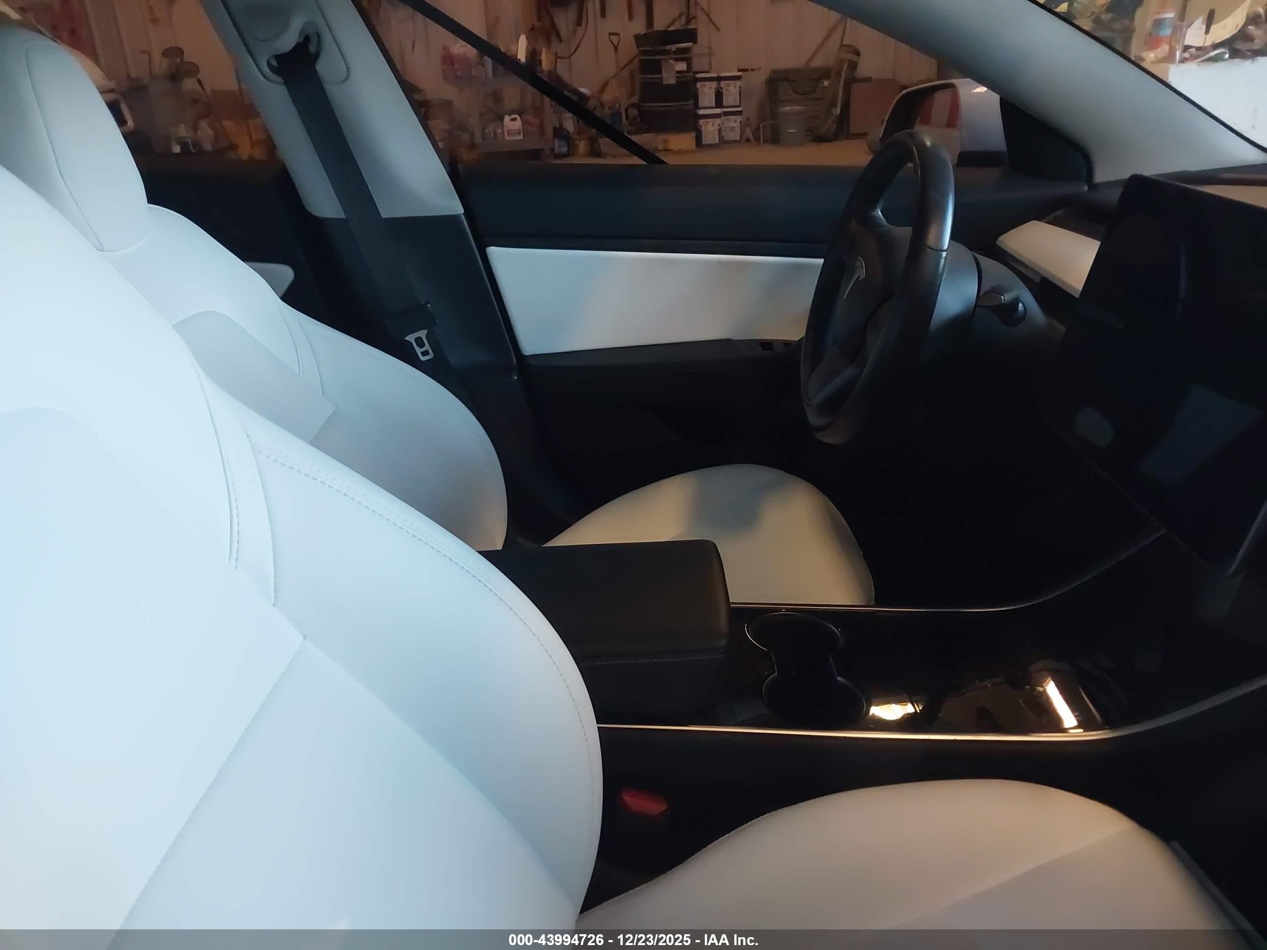 TESLA MODEL image 5