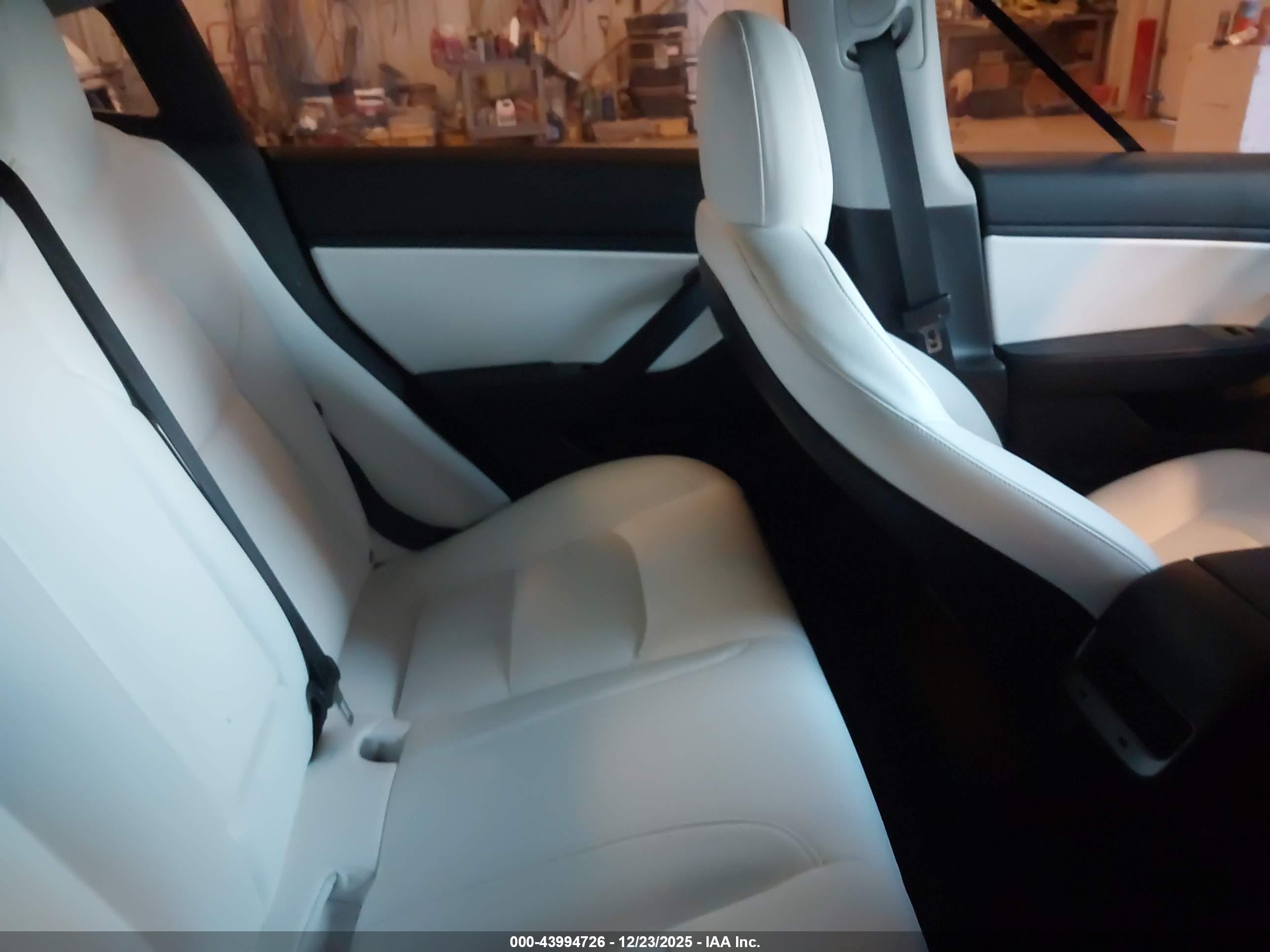TESLA MODEL image 8