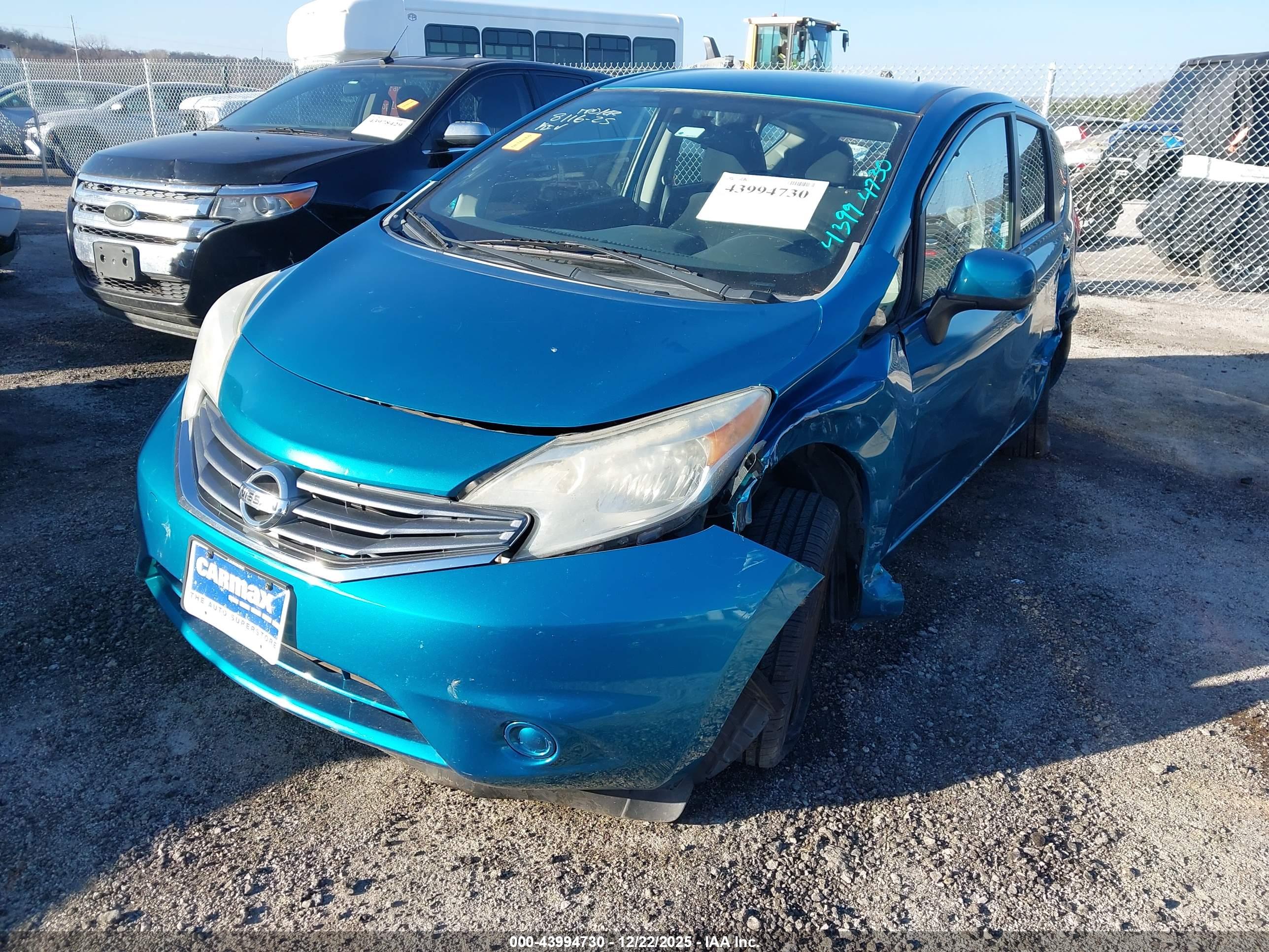 NISSAN VERSA image 2