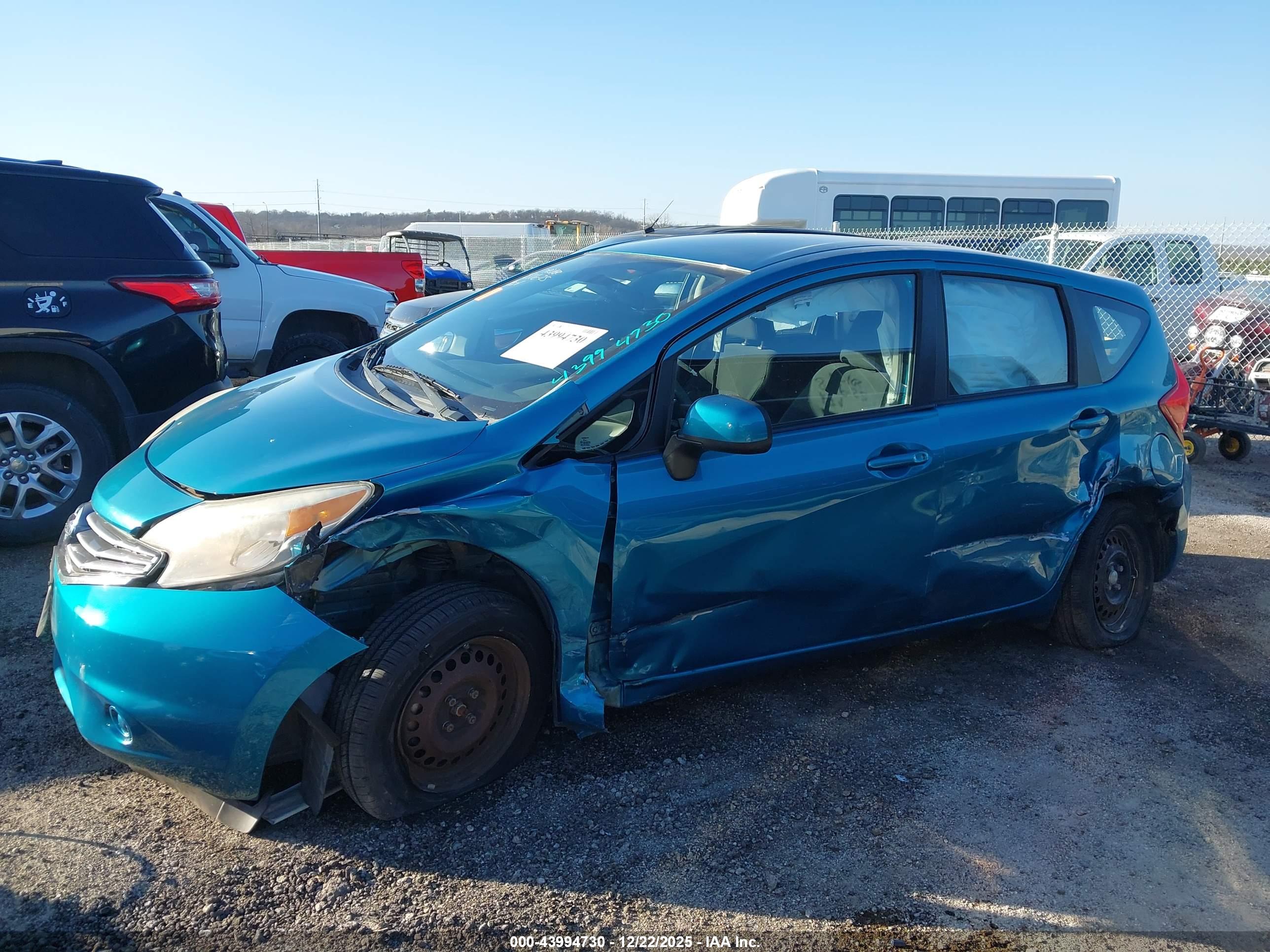 NISSAN VERSA image 6