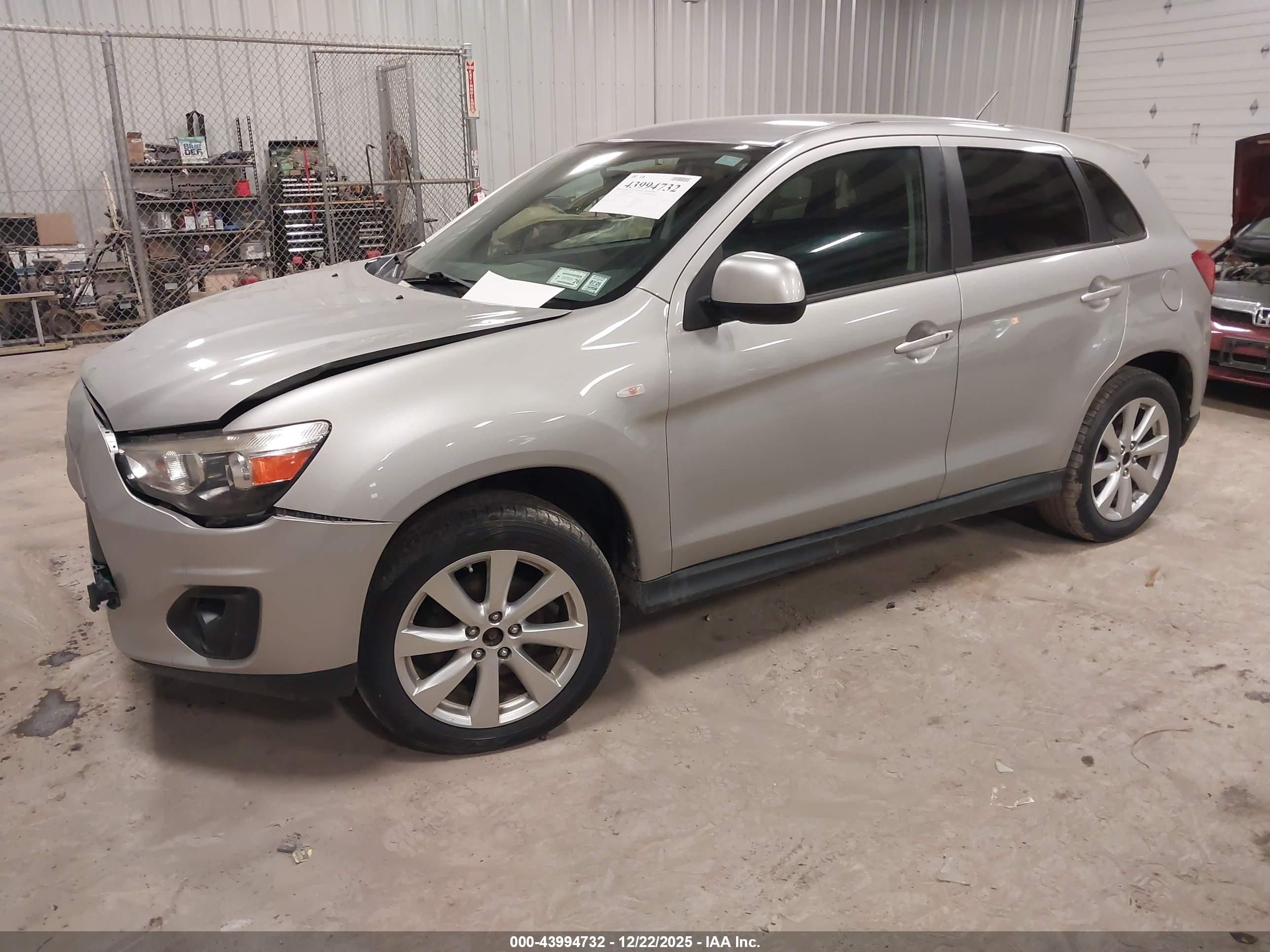 MITSUBISHI OUTLANDER image 2