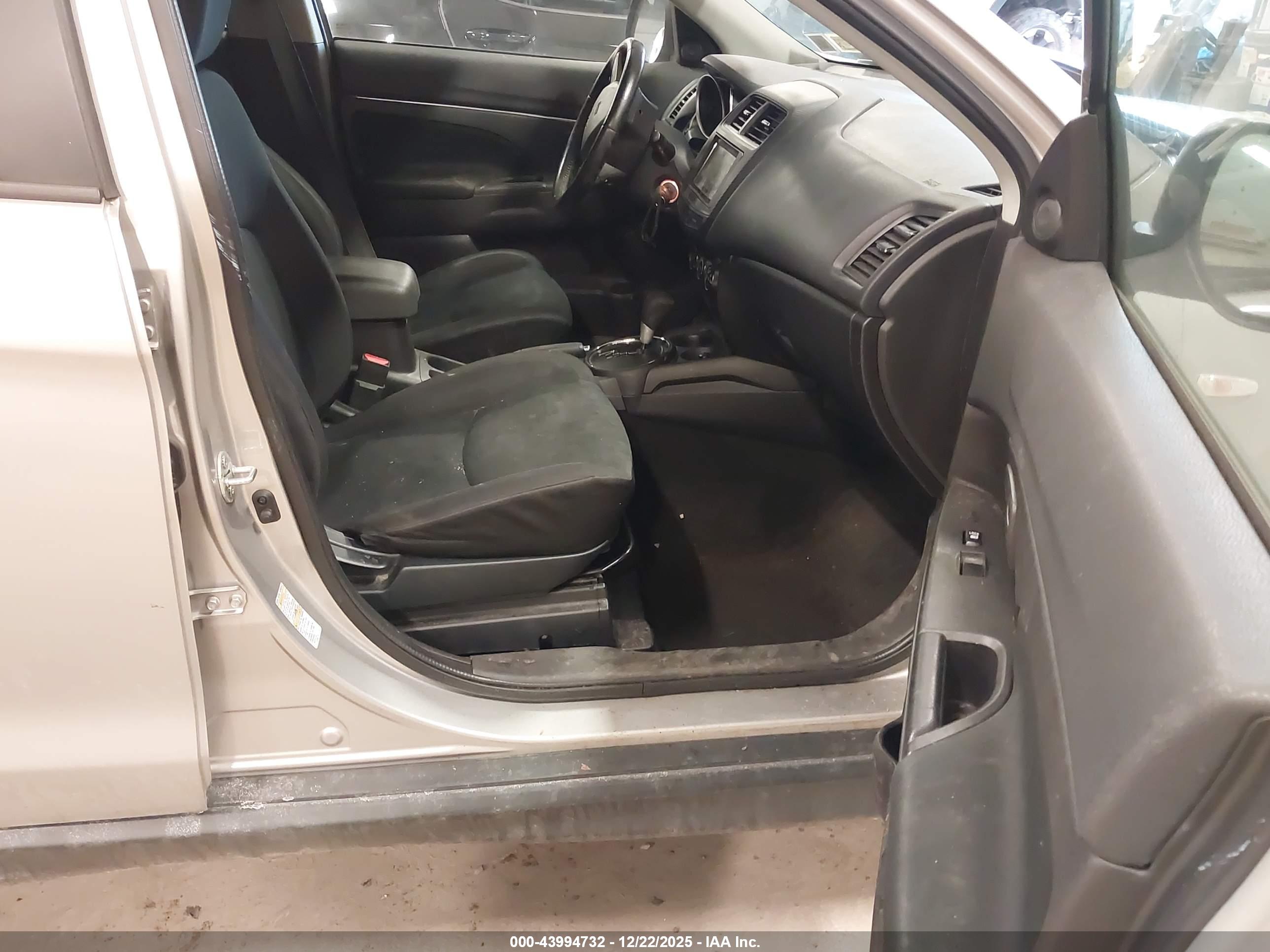 MITSUBISHI OUTLANDER image 5
