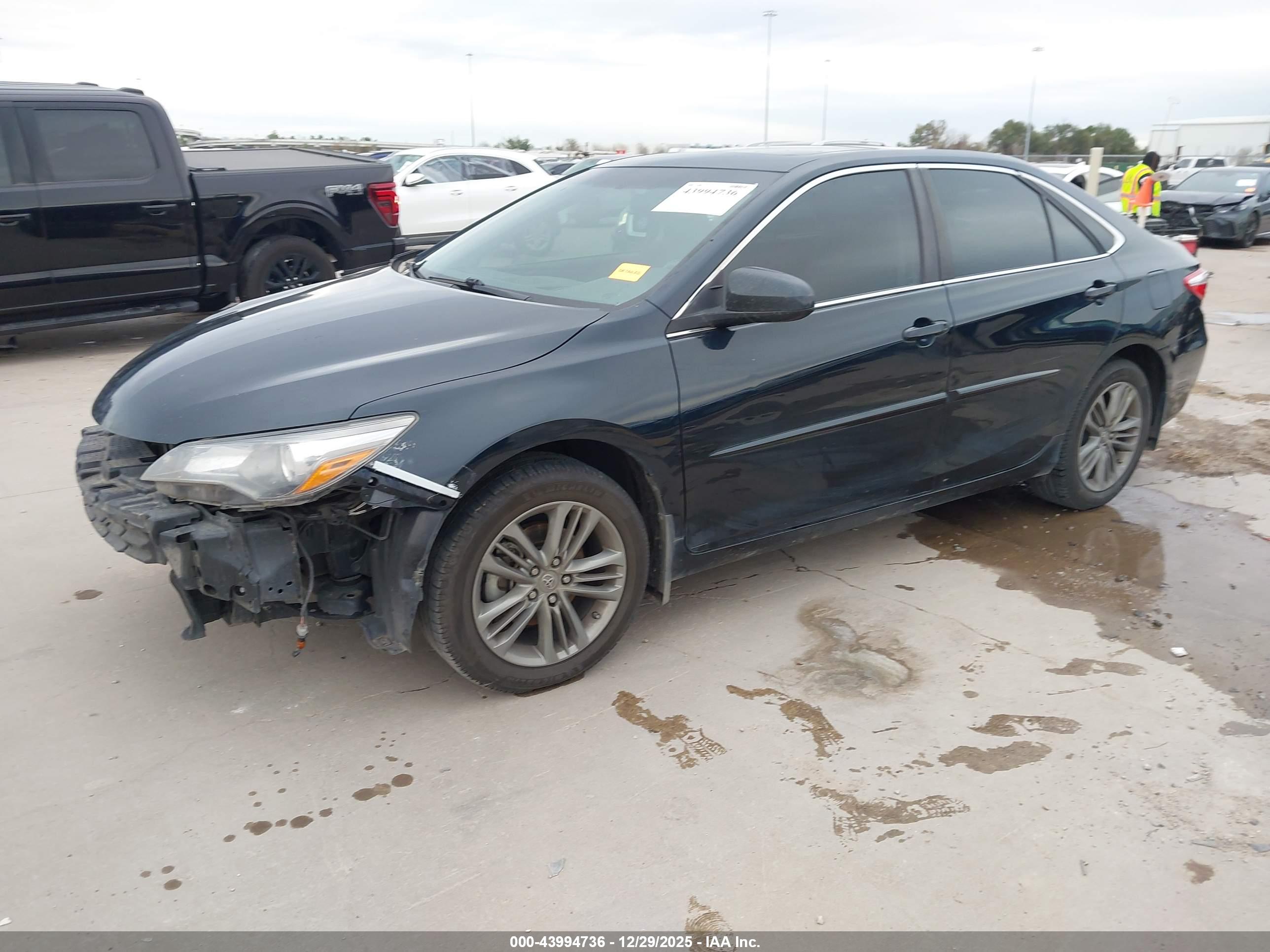 TOYOTA CAMRY image 2