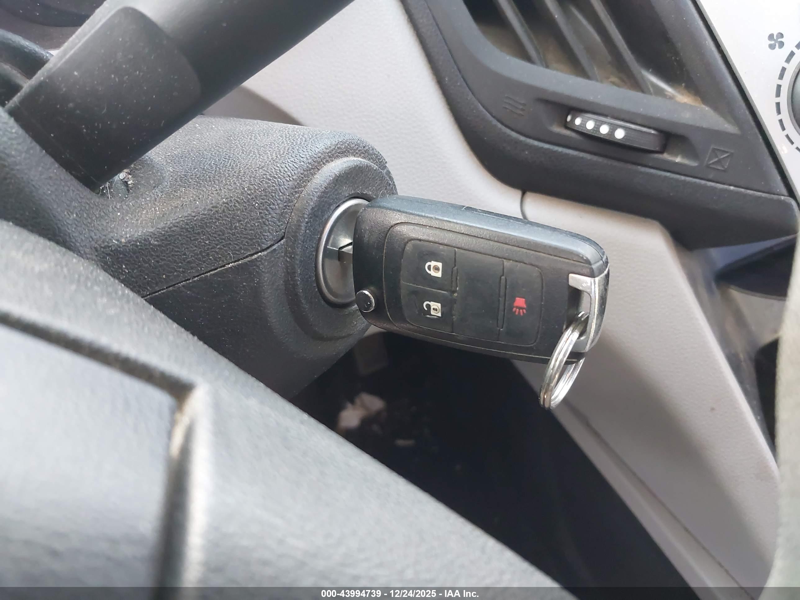 CHEVROLET EQUINOX image 11