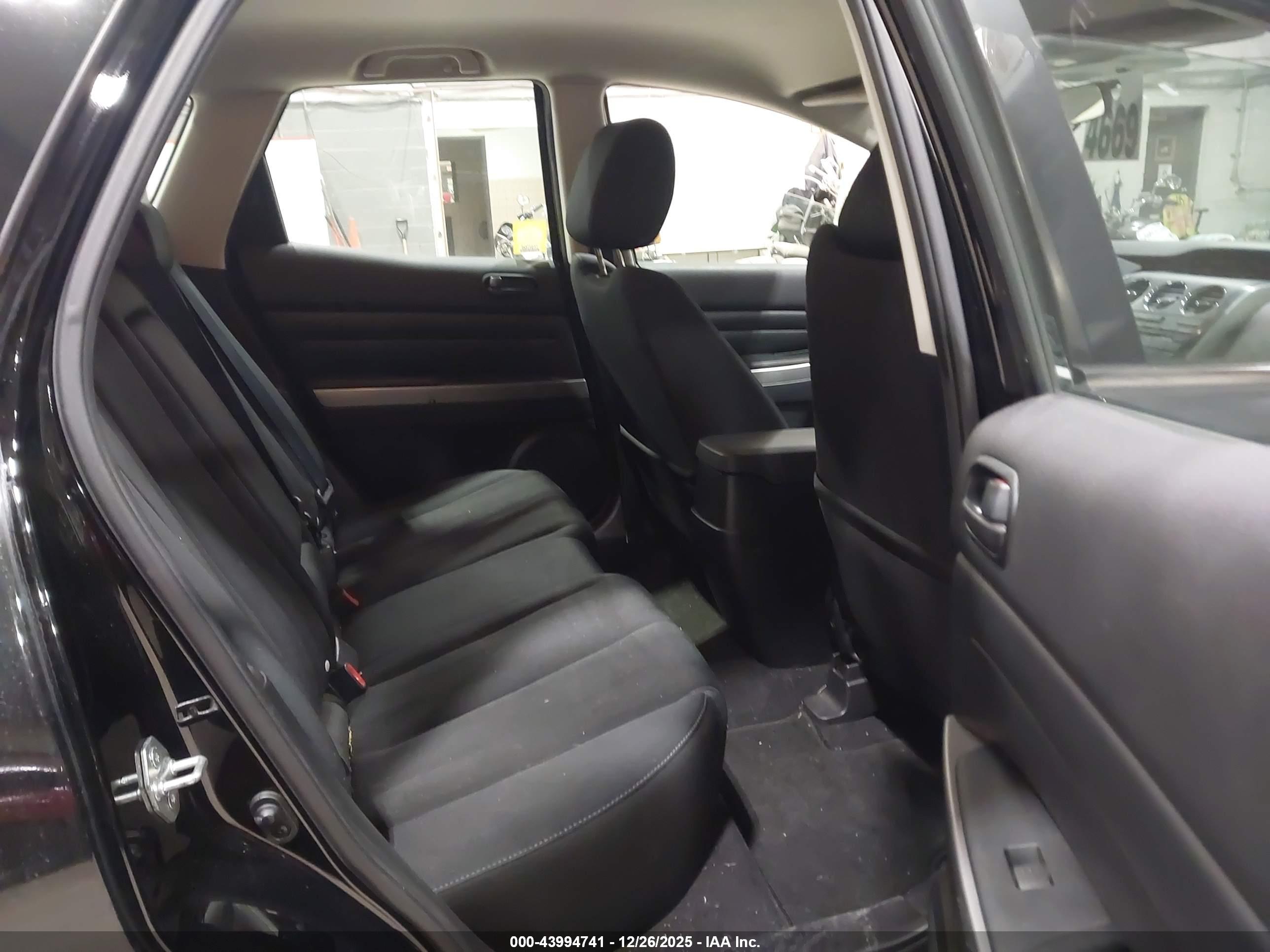 MAZDA CX-7 image 8