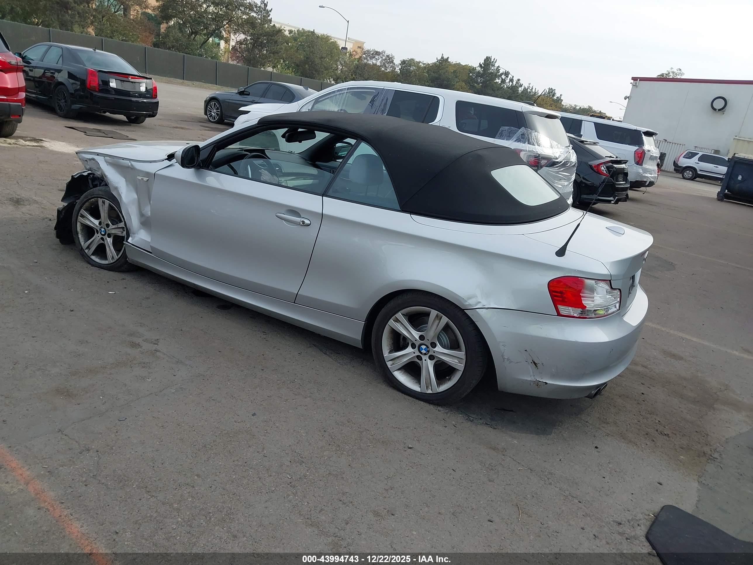 BMW 128I image 3