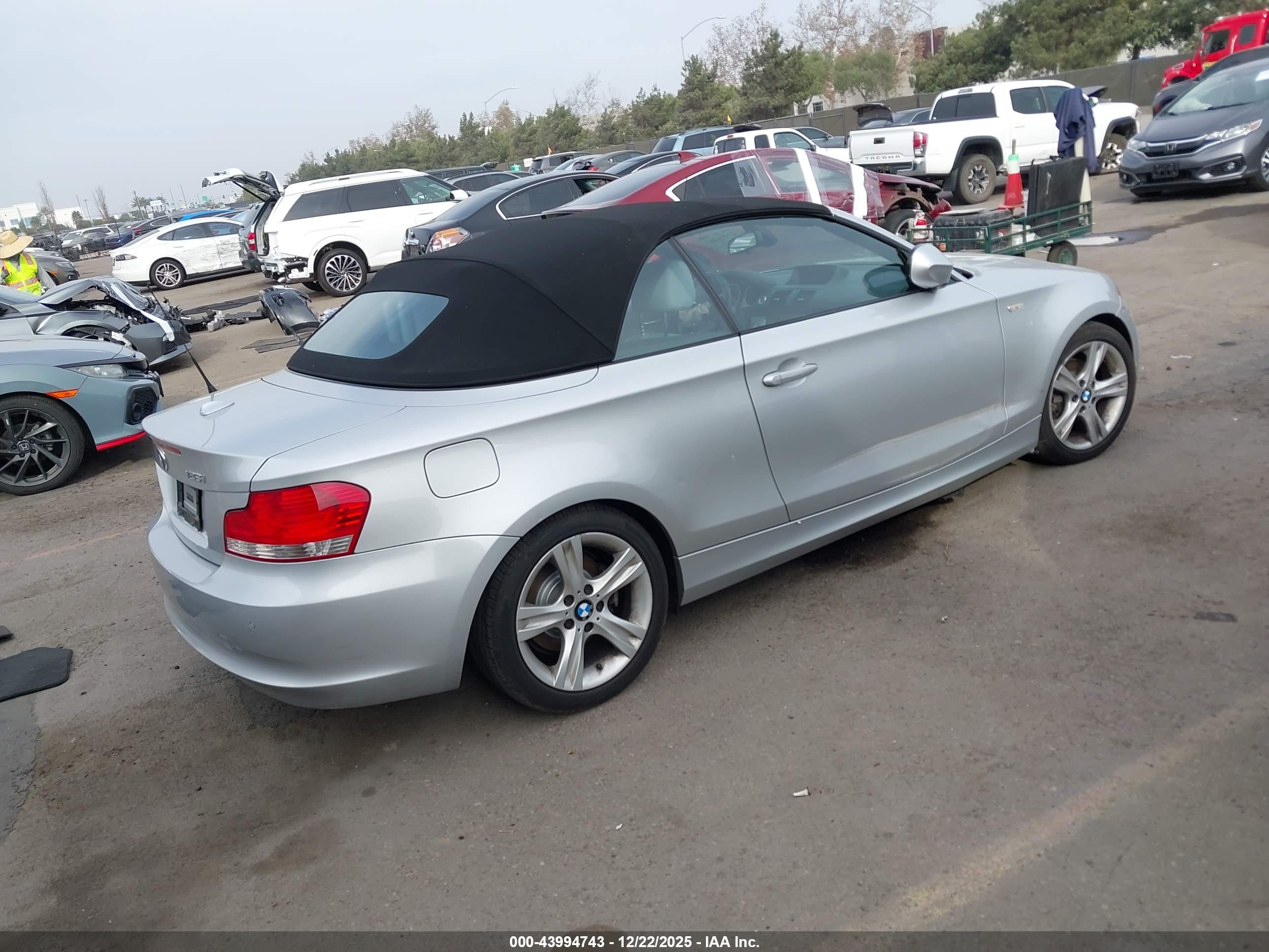 BMW 128I image 4