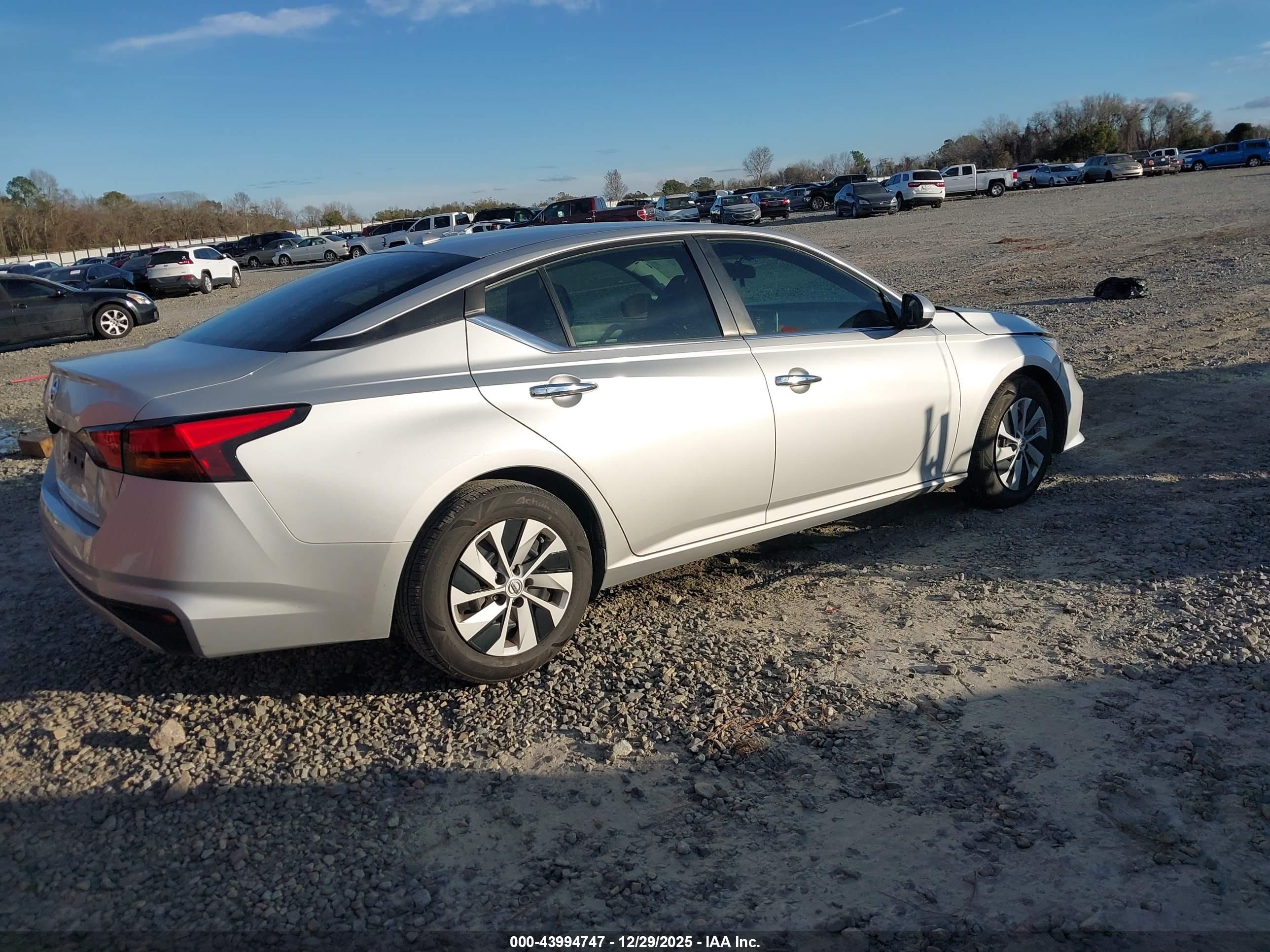 NISSAN ALTIMA image 4