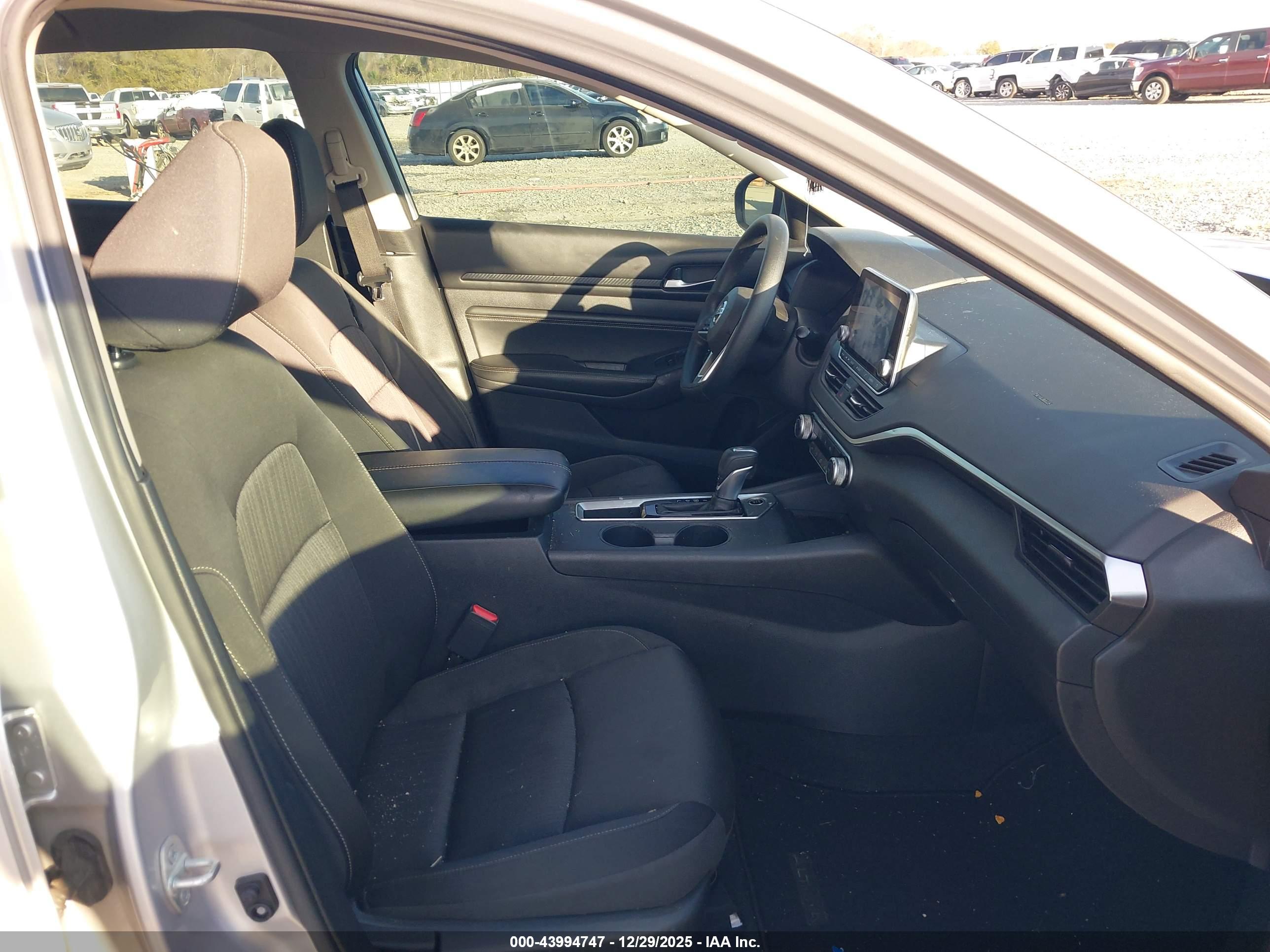 NISSAN ALTIMA image 5
