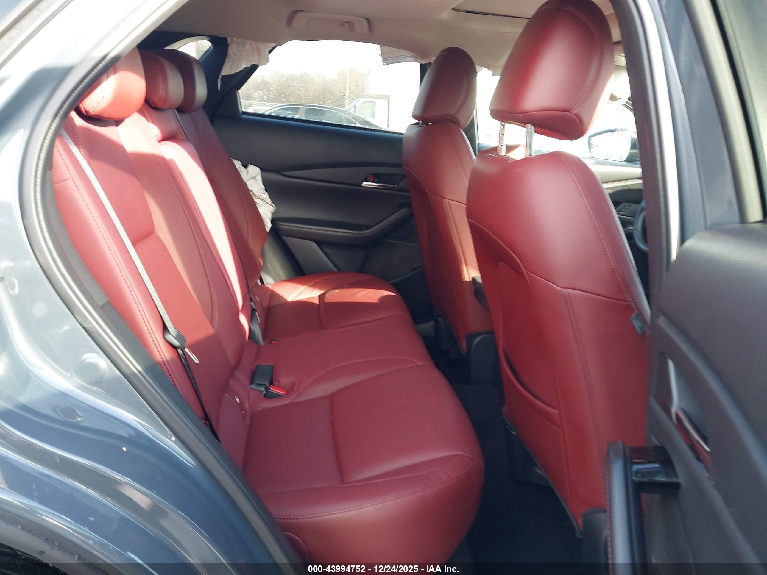 MAZDA CX-30 image 8
