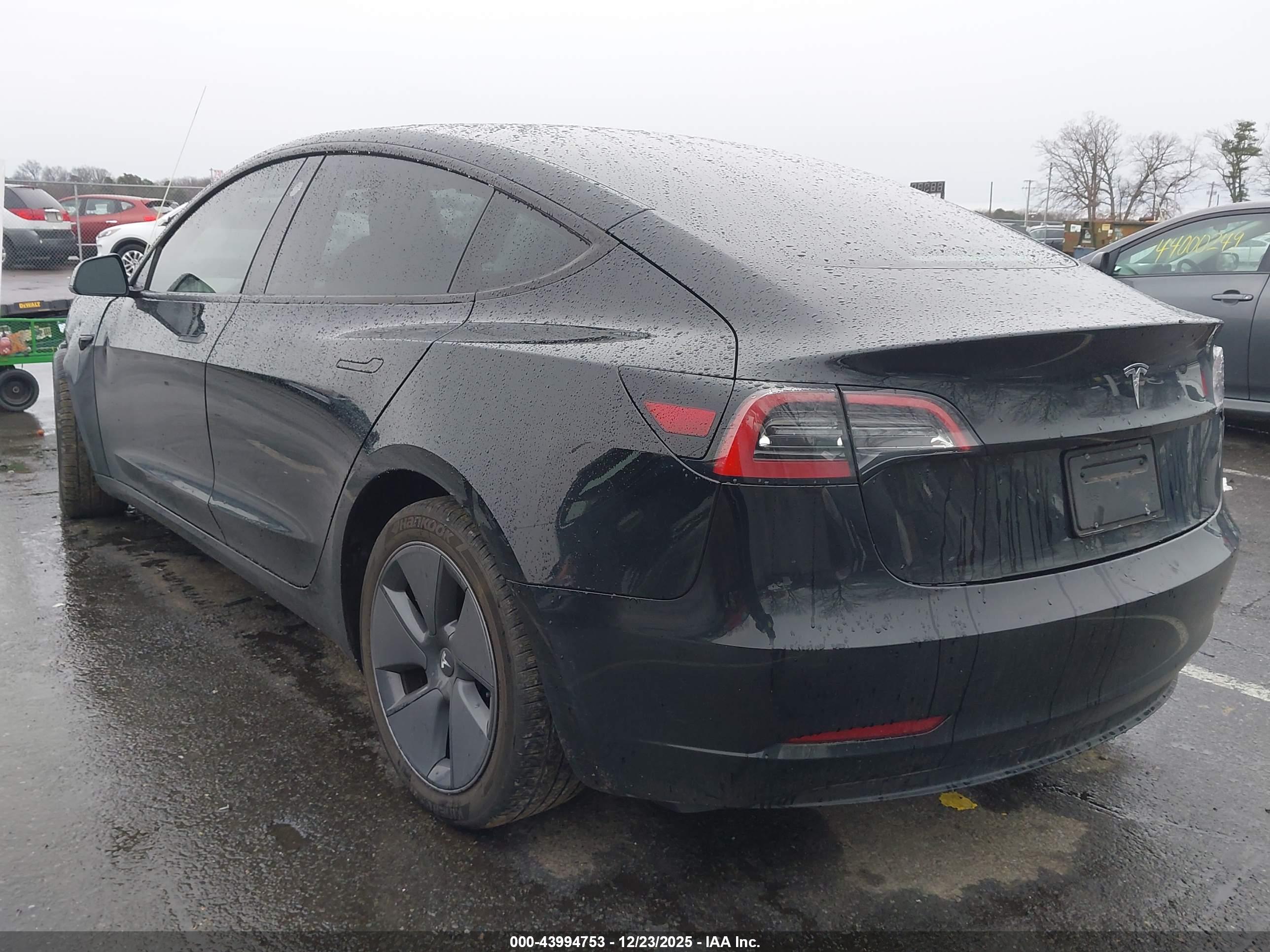 TESLA MODEL image 3