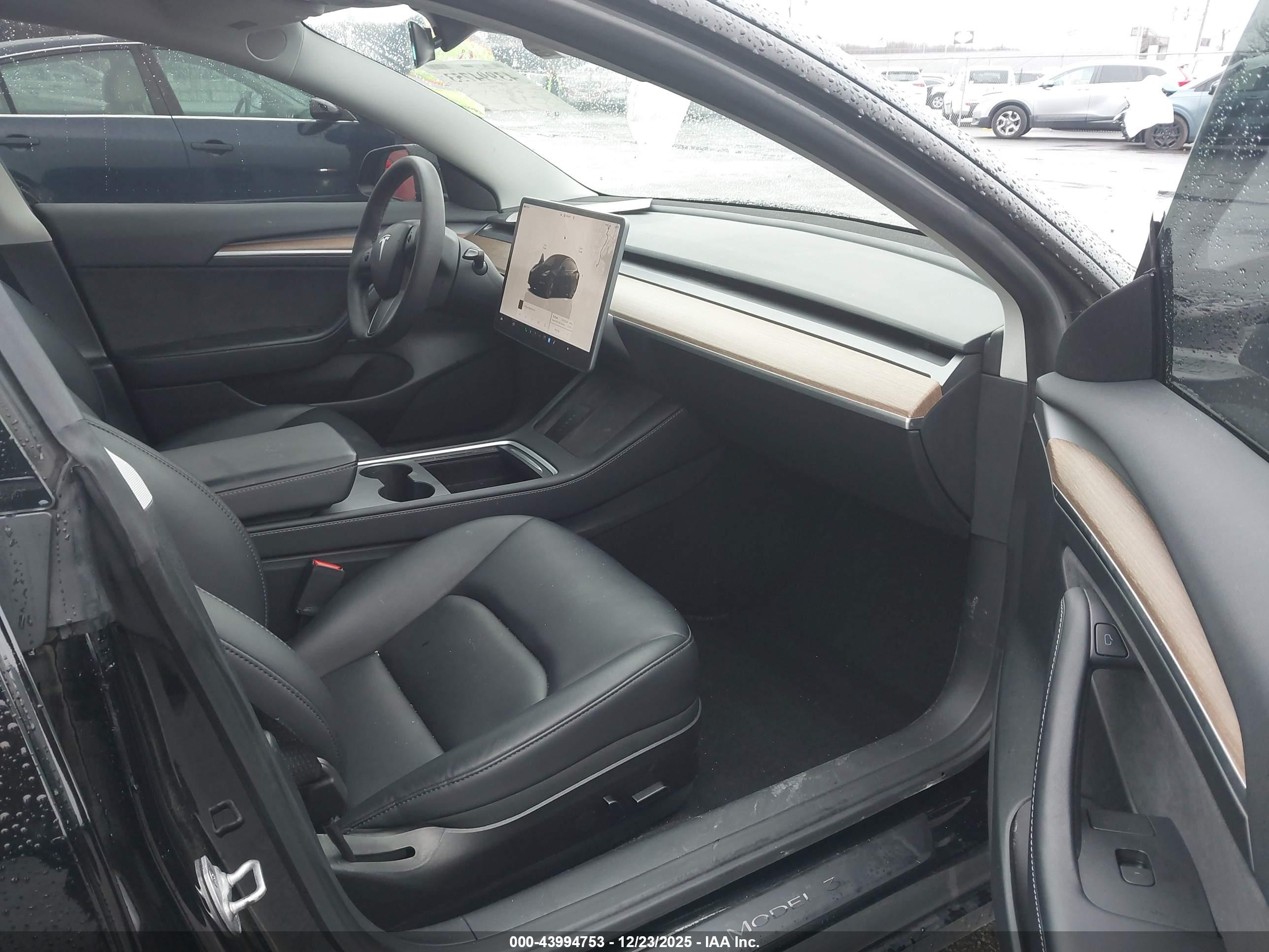 TESLA MODEL image 5