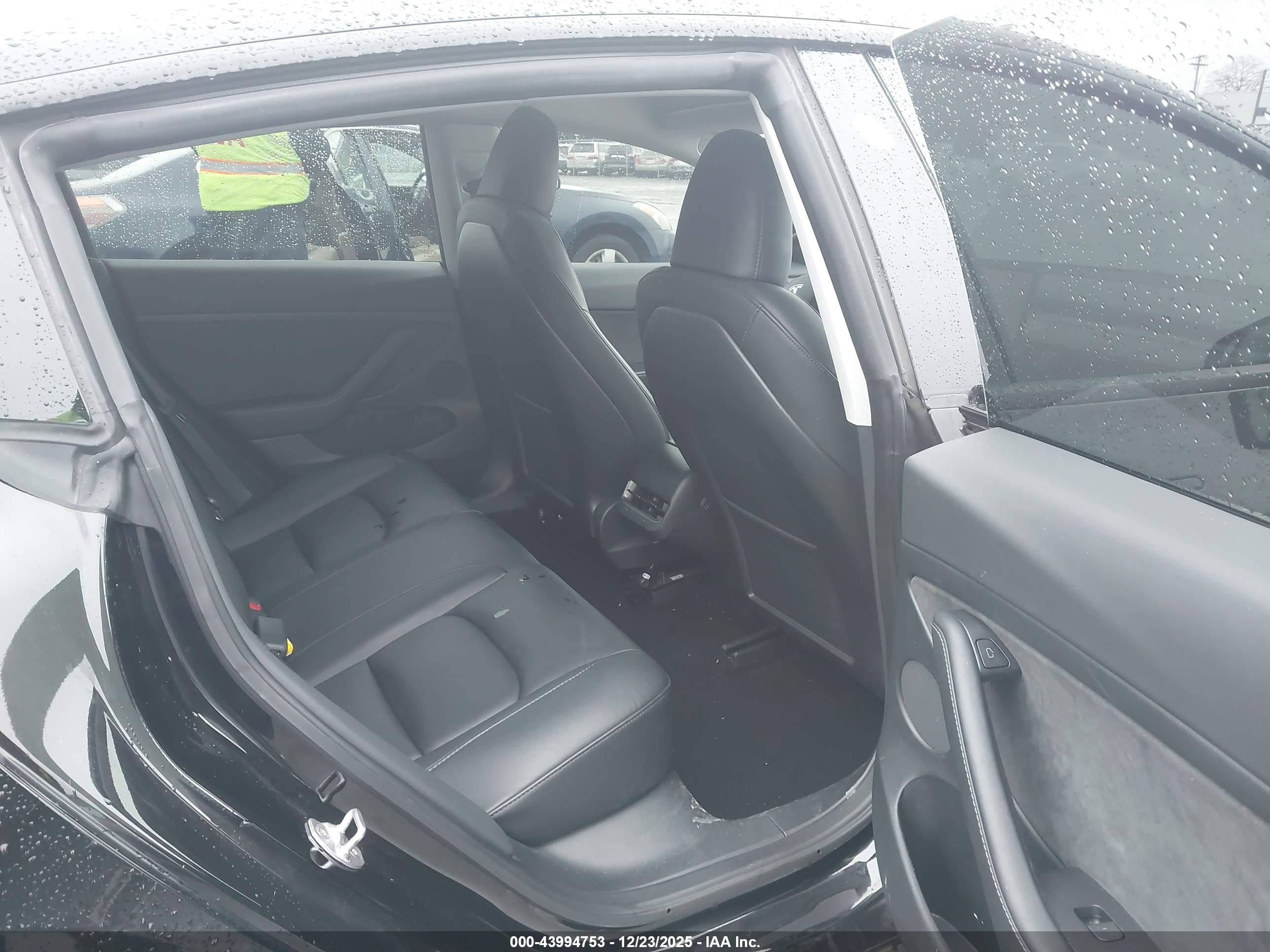 TESLA MODEL image 8