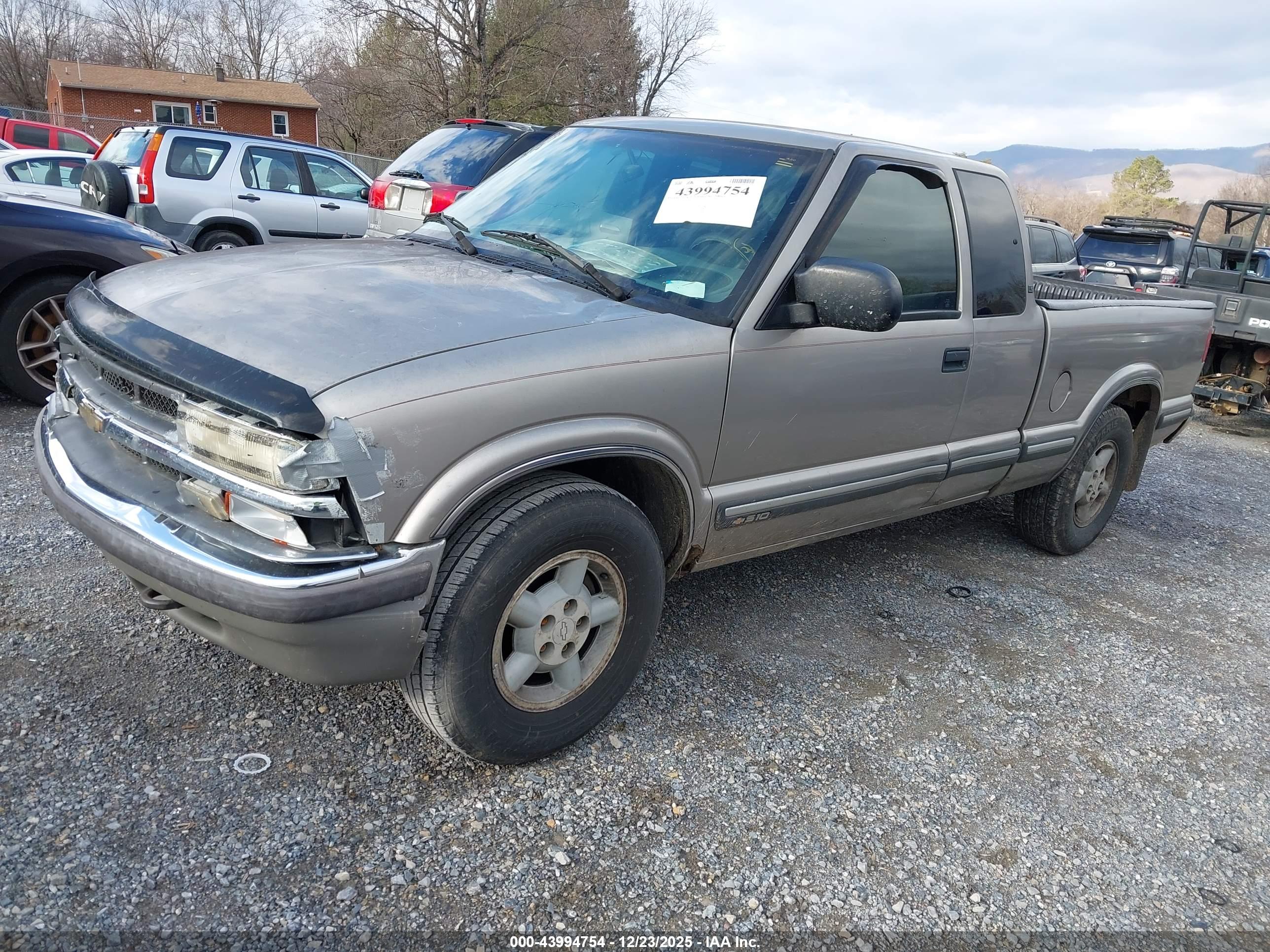 CHEVROLET S-10 image 2