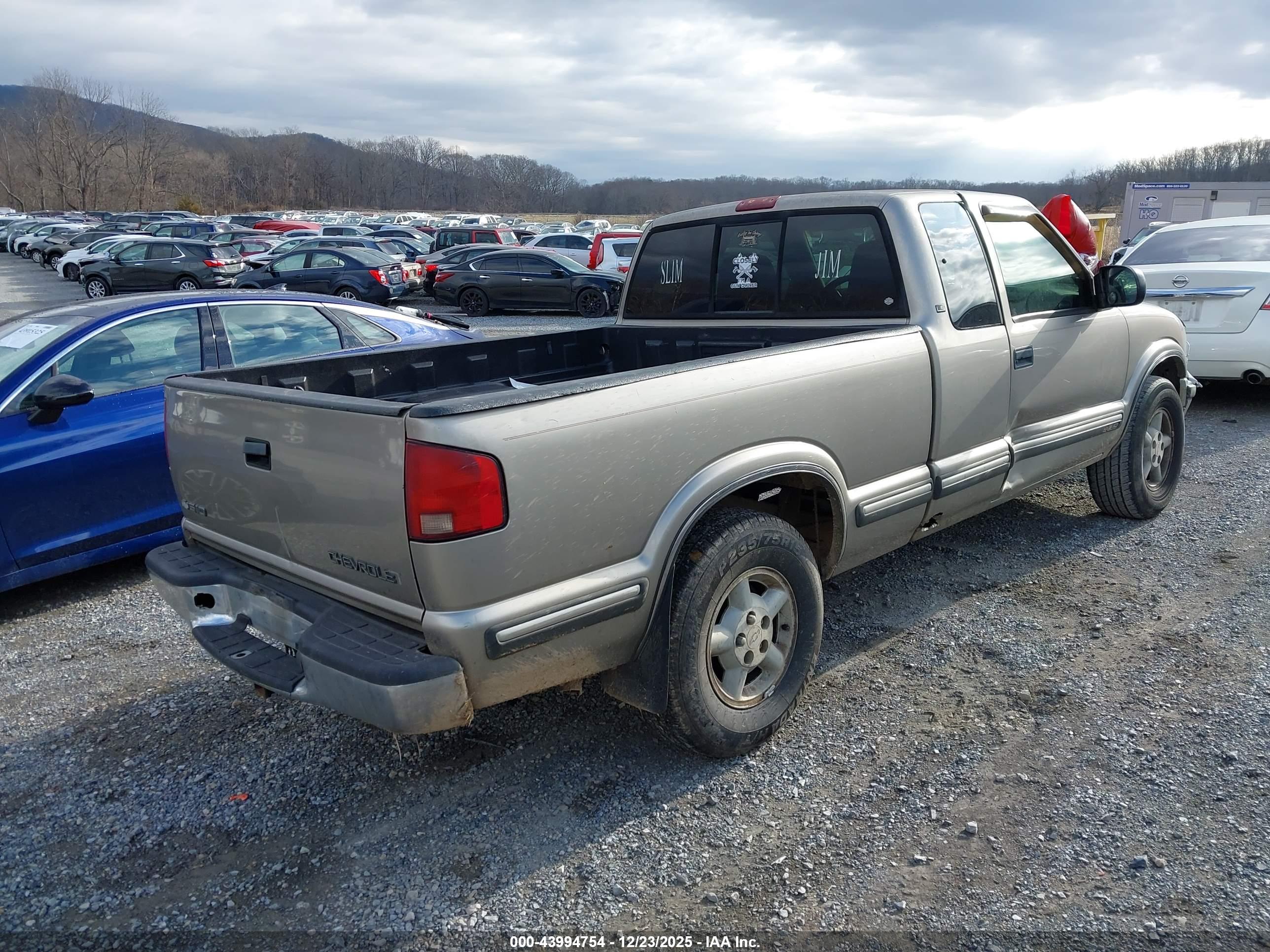 CHEVROLET S-10 image 4