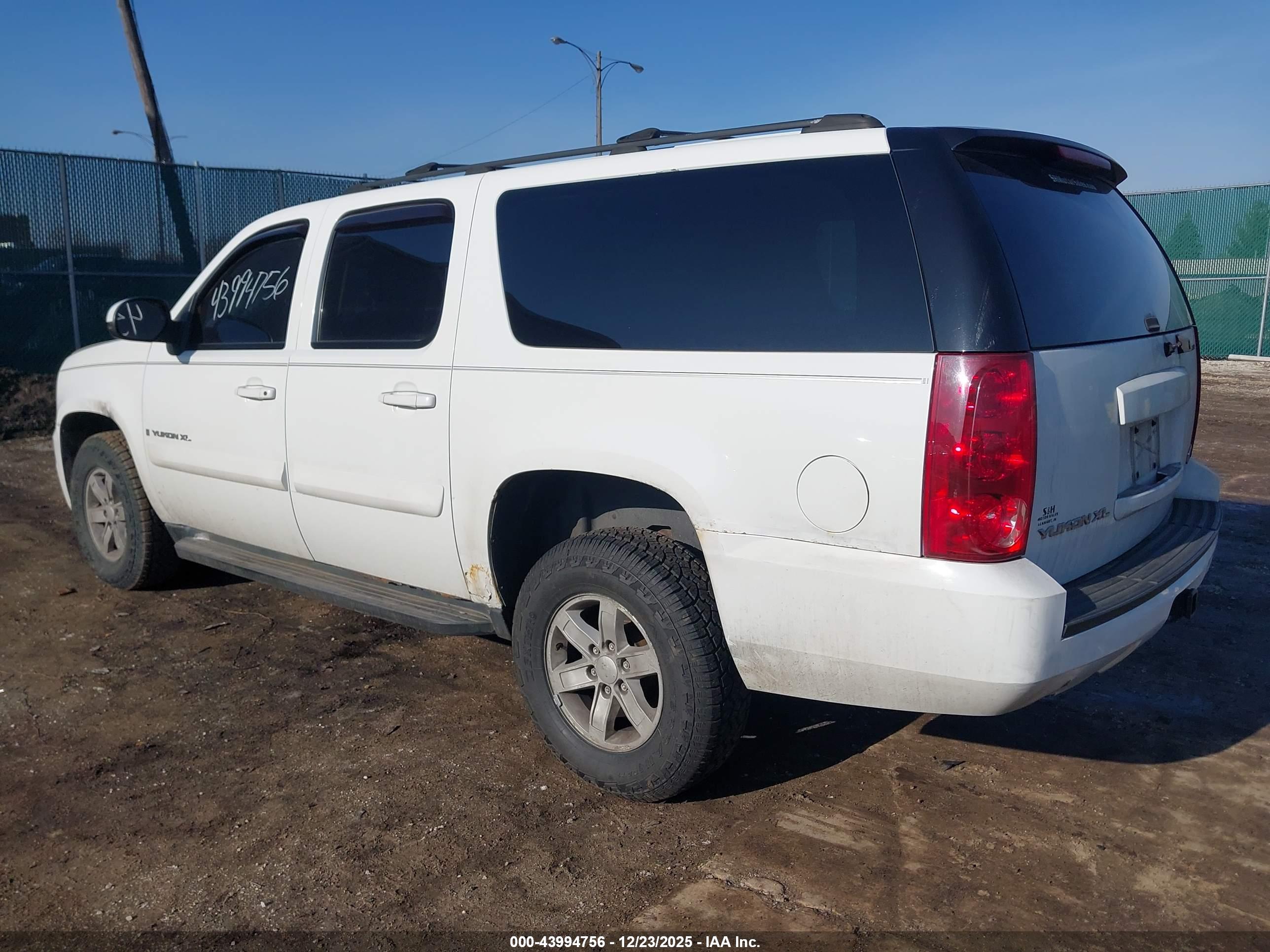 GMC YUKON image 3